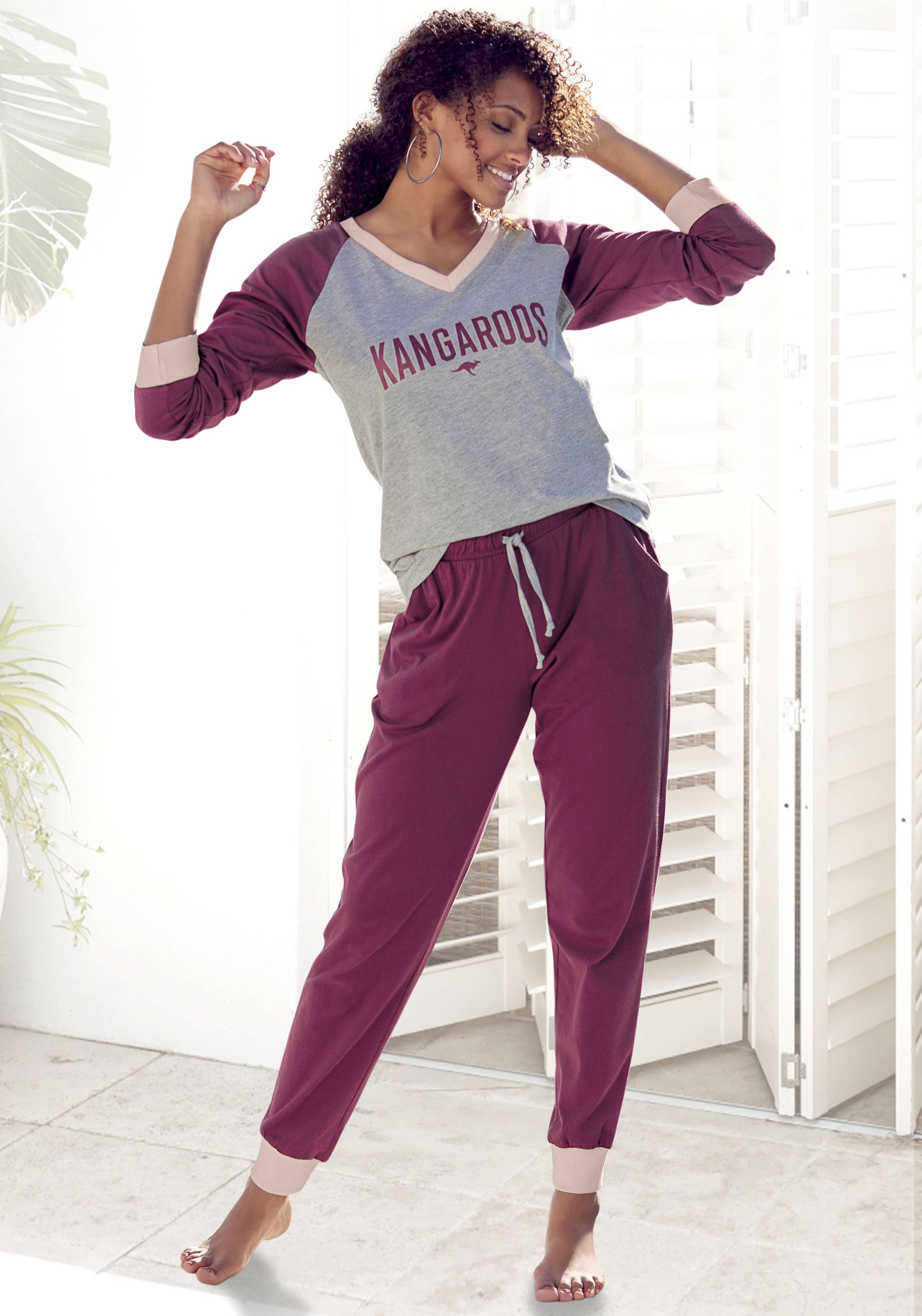 KangaROOS Pyjama, (2 tlg.), mit kontrastfarbenen Raglanärmeln KangaROOS Pyjama, (2 tlg.), mit kontrastfarbenen Raglanärmeln von Kangaroos