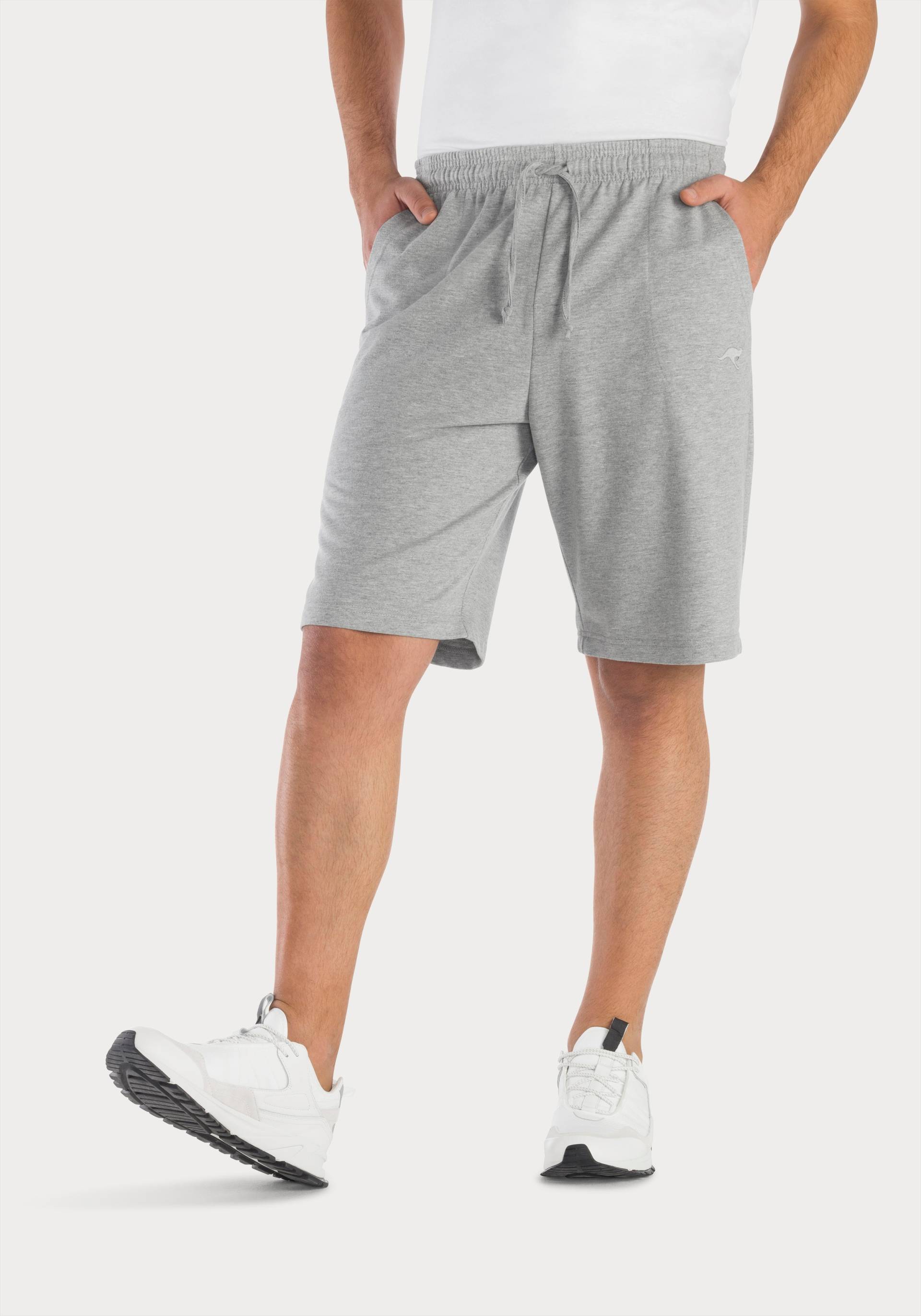 KangaROOS Sweatshorts »kurze Jogginghose«, aus weicher Sweatware mit Kordel KangaROOS Sweatshorts »kurze Jogginghose«, aus weicher Sweatware mit Kordel von Kangaroos