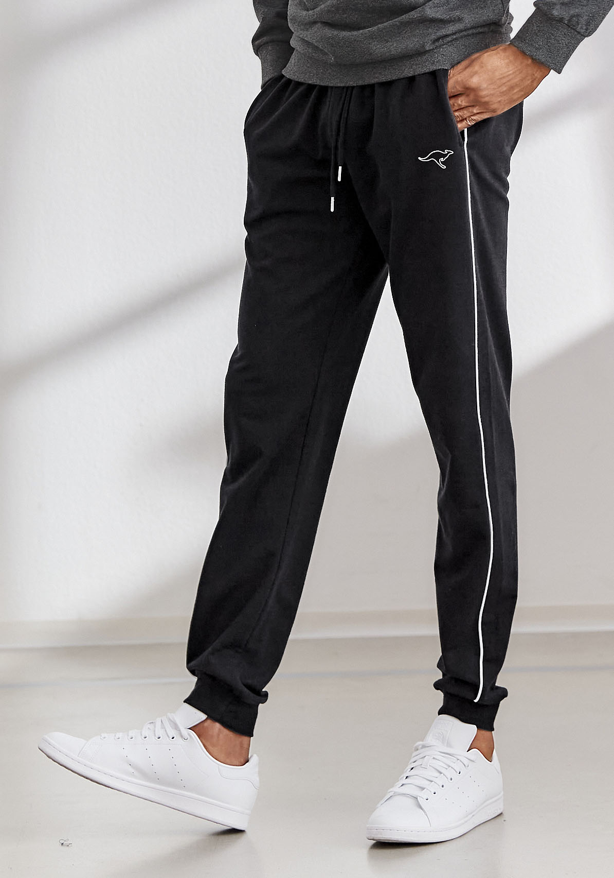 KangaROOS Sweathose, Jogginghose mit kleinem Logodruck KangaROOS Sweathose, Jogginghose mit kleinem Logodruck von Kangaroos