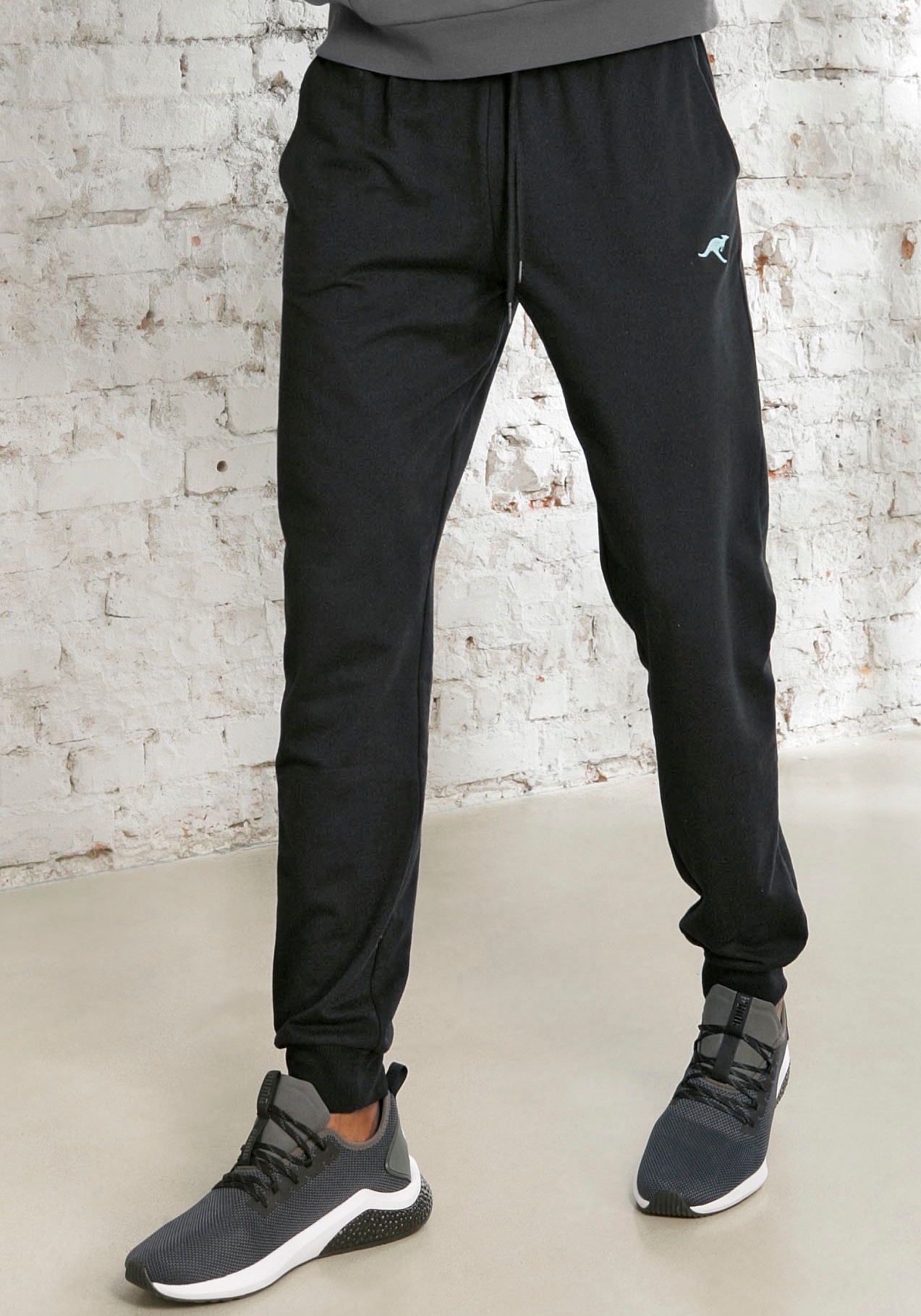KangaROOS Sweathose, Jogginghose mit kleiner Logostickerei KangaROOS Sweathose, Jogginghose mit kleiner Logostickerei von Kangaroos