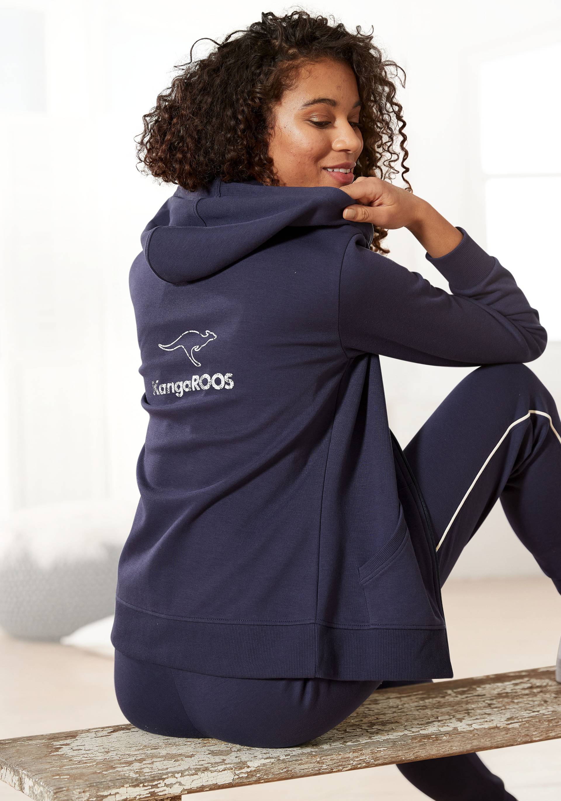 KangaROOS Sweatjacke, mit grossem Logodruck auf dem Rücken, Loungeanzug KangaROOS Sweatjacke, mit grossem Logodruck auf dem Rücken, Loungeanzug von Kangaroos