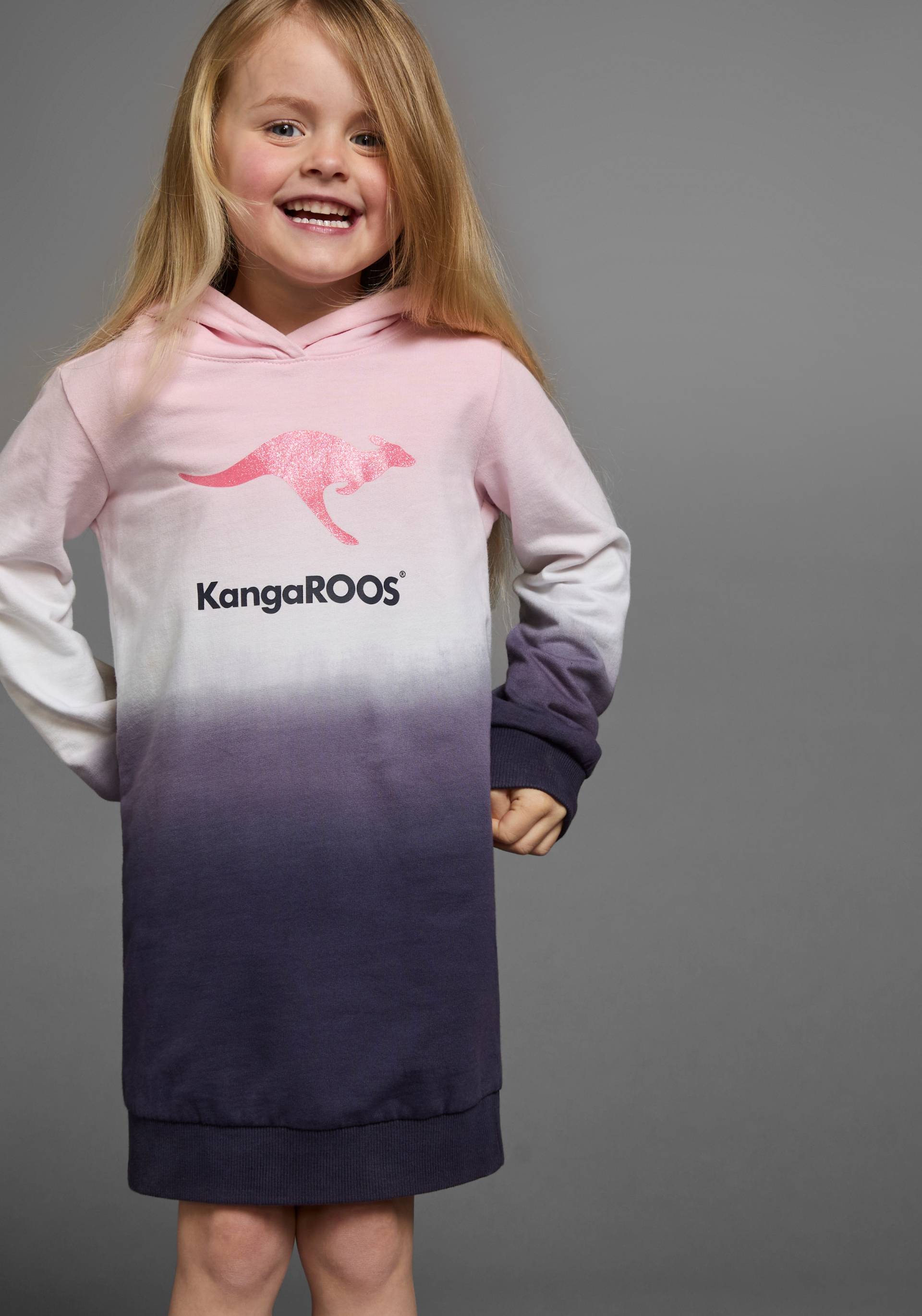 KangaROOS Sweatkleid »für kleine Mädchen«, bis Mitte des Oberschenkels, lässiger Look, aus Sweatstoff KangaROOS Sweatkleid »für kleine Mädchen«, bis Mitte des Oberschenkels, lässiger Look, aus Sweatstoff von Kangaroos