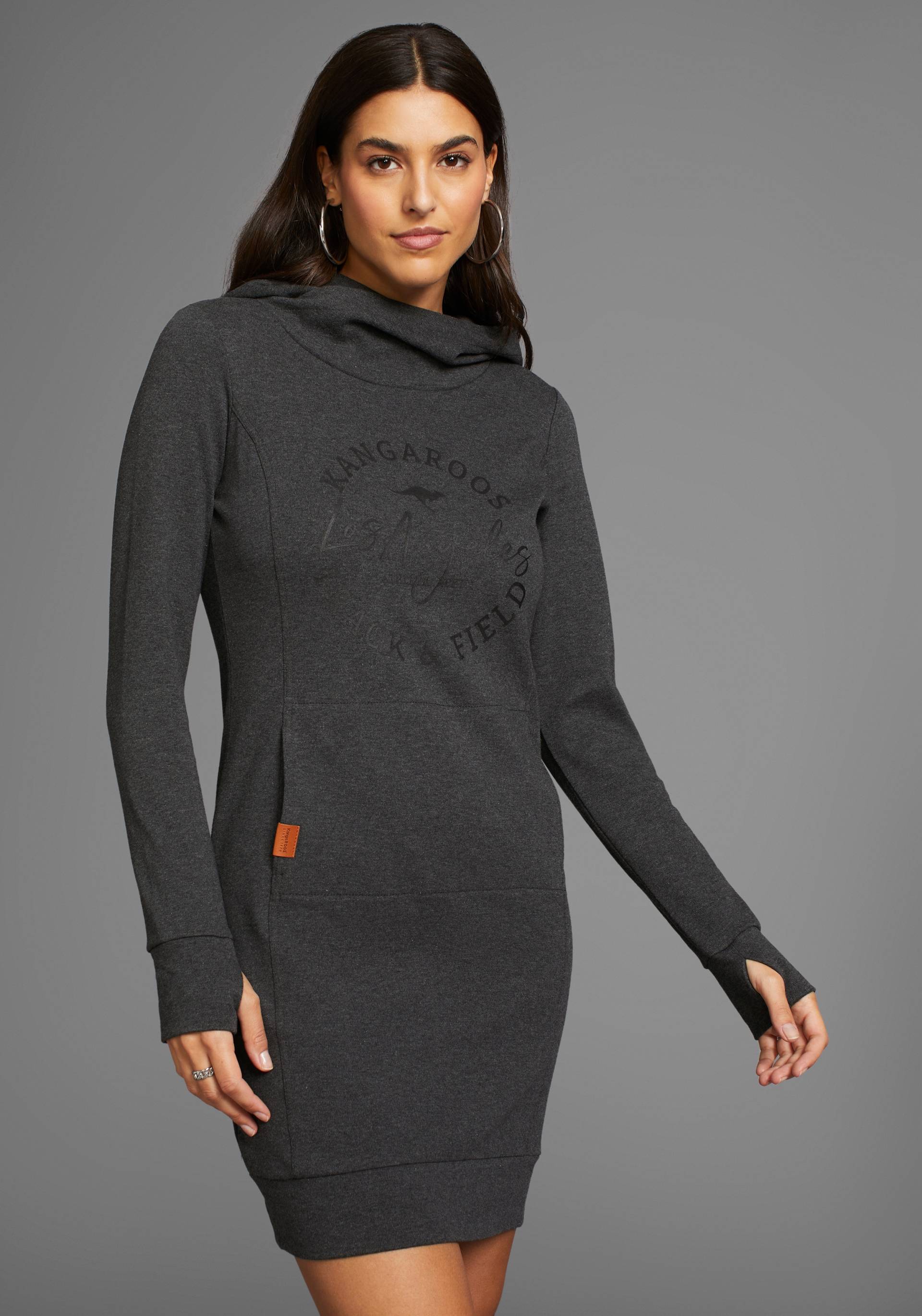 KangaROOS Sweatkleid, mit Brustprint KangaROOS Sweatkleid, mit Brustprint von Kangaroos