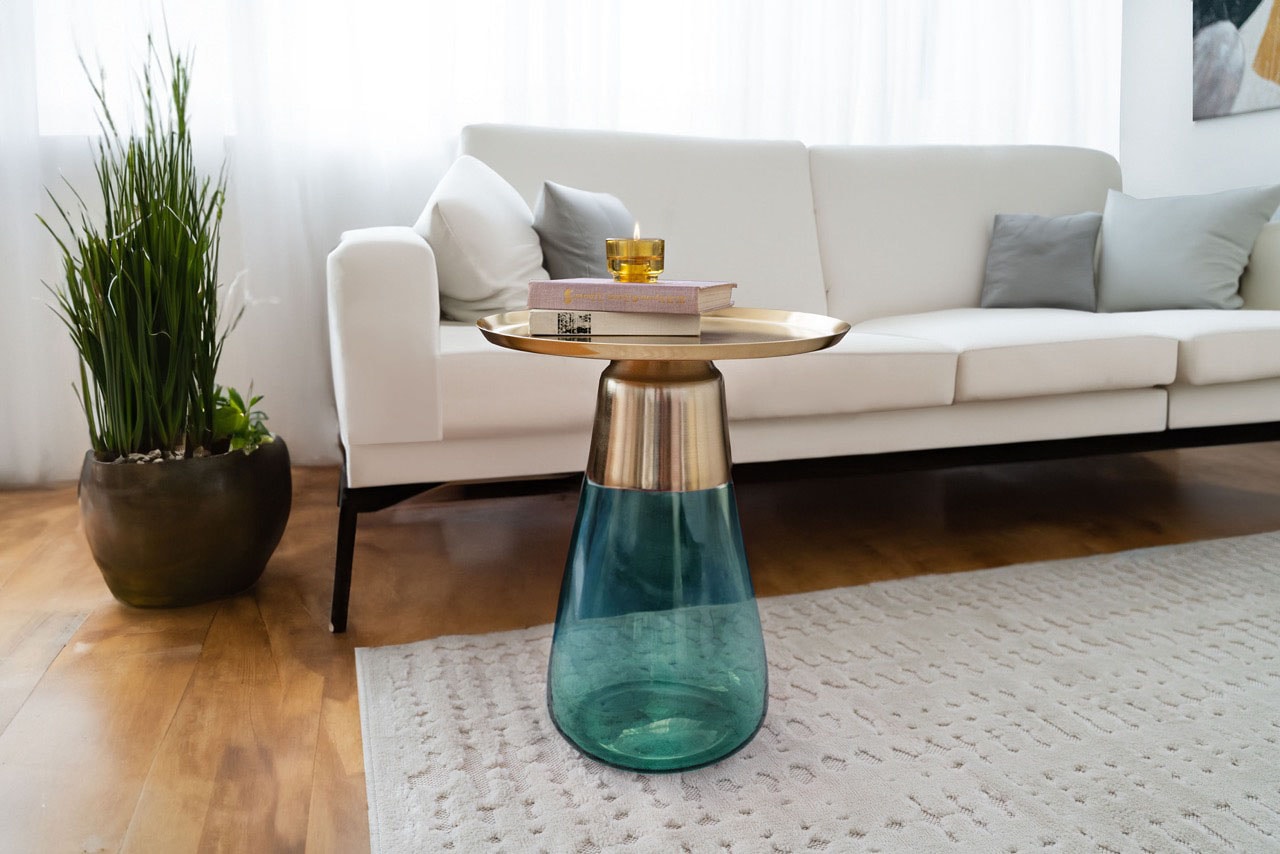 Kayoom Beistelltisch »Roman 225, mundgeblasener Glaskorpus«, (1 St.), mundgeblasener Glaskorpus, Retro-Design, goldfarbenene Metall-Tischplatte Kayoom Beistelltisch »Roman 225, mundgeblasener Glaskorpus«, (1 St.), mundgeblasener Glaskorpus, Retro-Design, goldfarbenene Metall-Tischplatte von Kayoom