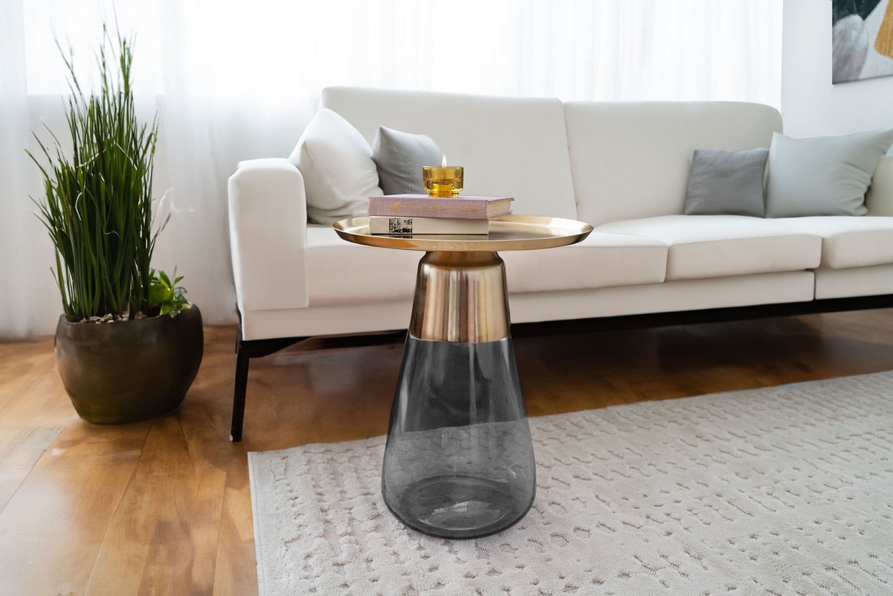 Kayoom Beistelltisch »Roman 225, mundgeblasener Glaskorpus«, (1 St.), mundgeblasener Glaskorpus, Retro-Design, goldfarbenene Metall-Tischplatte Kayoom Beistelltisch »Roman 225, mundgeblasener Glaskorpus«, (1 St.), mundgeblasener Glaskorpus, Retro-Design, goldfarbenene Metall-Tischplatte von Kayoom