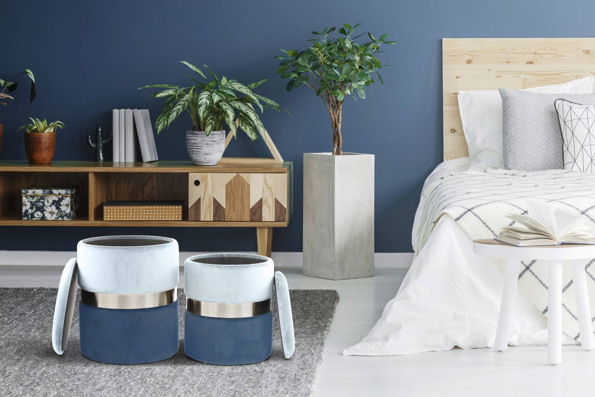 Kayoom Stauraumhocker »Hocker Zora 125 2er-Set, samtweicher Stoffbezug,runde elegante Form«, (Set, 2 St.), edles Design mit Metallring, gepolstert, mit Stauraum Kayoom Stauraumhocker »Hocker Zora 125 2er-Set, samtweicher Stoffbezug,runde elegante Form«, (Set, 2 St.), edles Design mit Metallring, gepolstert, mit Stauraum von Kayoom