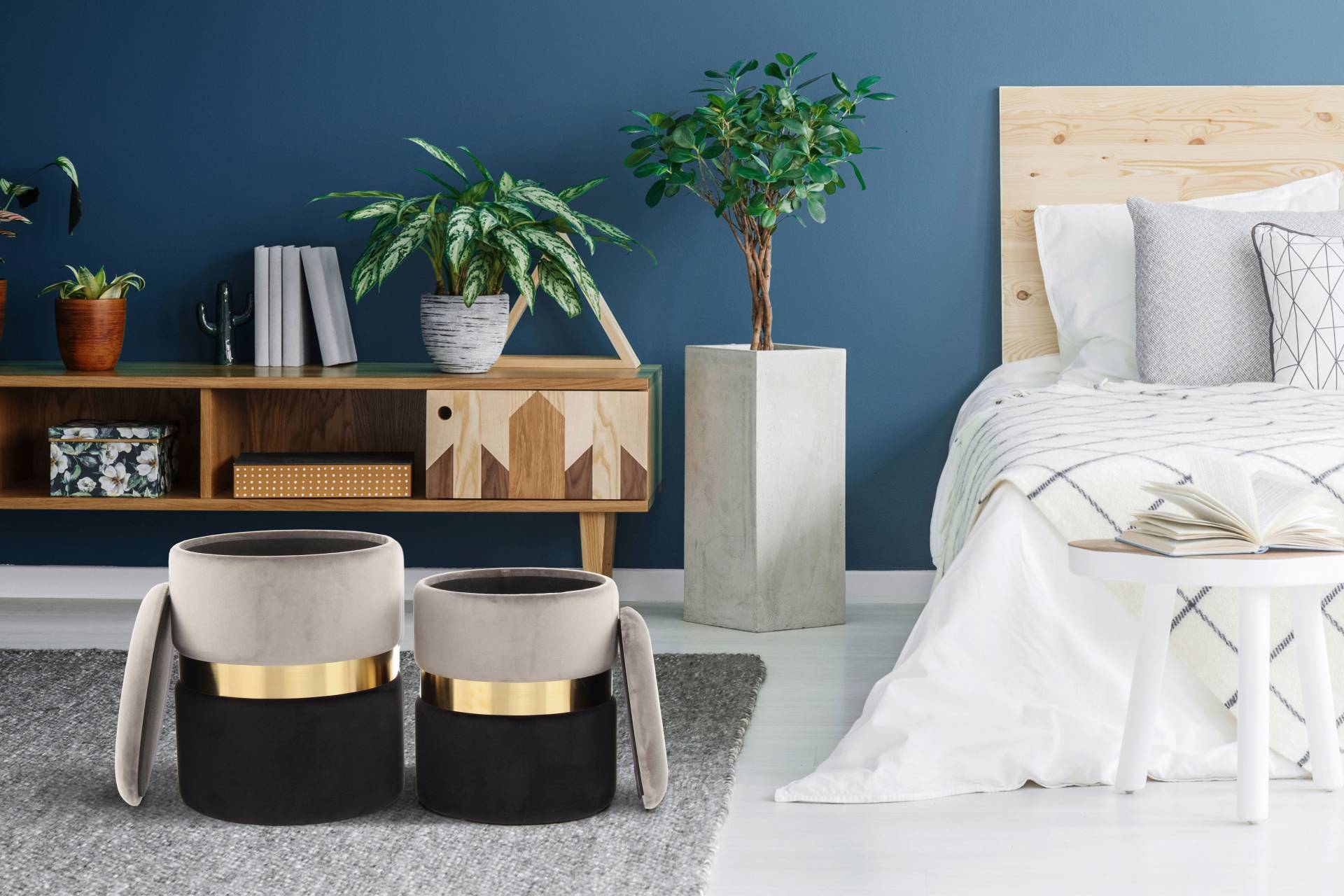 Kayoom Stauraumhocker »Hocker Zora 125 2er-Set, samtweicher Stoffbezug,runde elegante Form«, (Set, 2 St.), edles Design mit Metallring, gepolstert, mit Stauraum Kayoom Stauraumhocker »Hocker Zora 125 2er-Set, samtweicher Stoffbezug,runde elegante Form«, (Set, 2 St.), edles Design mit Metallring, gepolstert, mit Stauraum von Kayoom