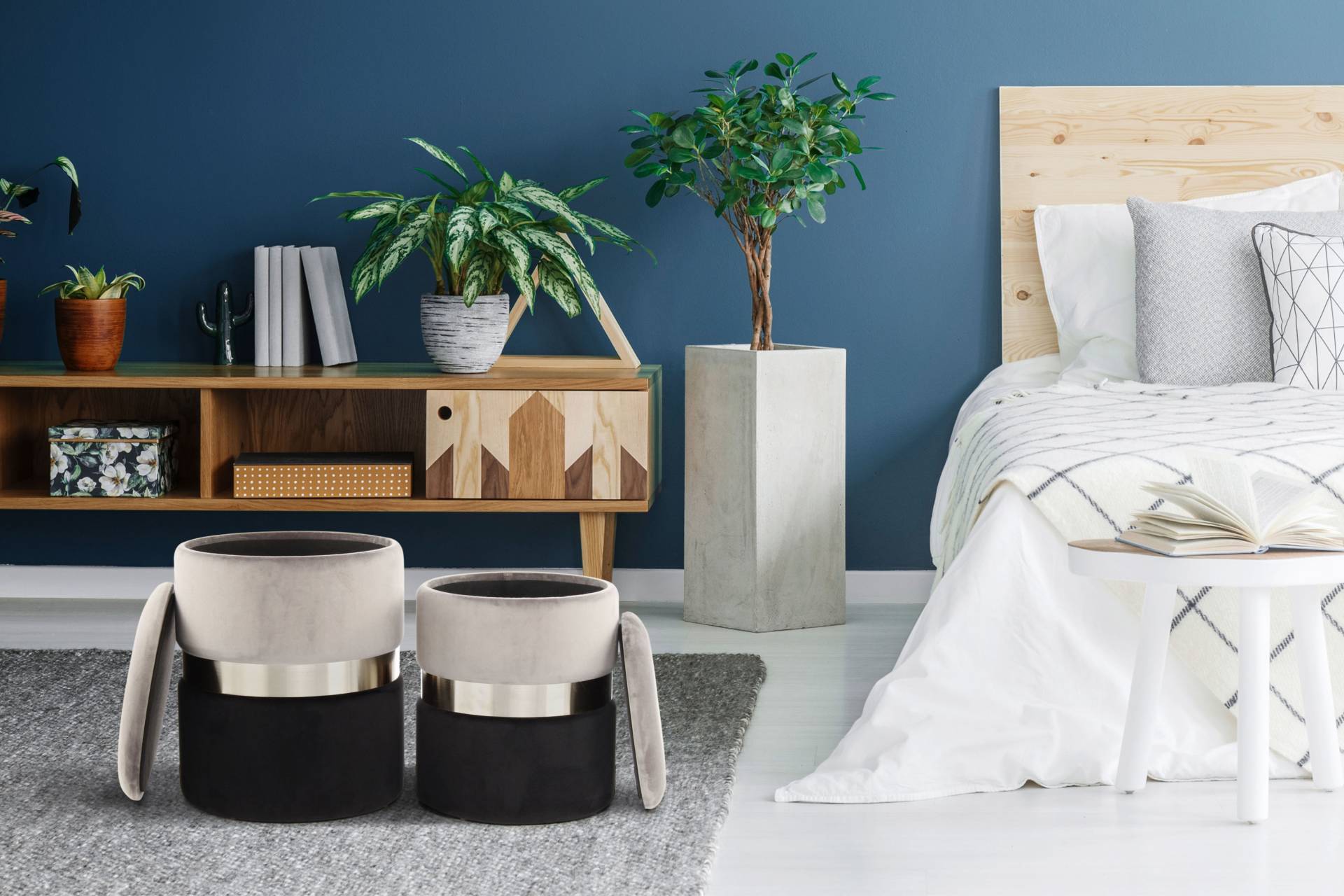 Kayoom Stauraumhocker »Hocker Zora 125 2er-Set, samtweicher Stoffbezug,runde elegante Form«, (Set, 2 St.), edles Design mit Metallring, gepolstert, mit Stauraum Kayoom Stauraumhocker »Hocker Zora 125 2er-Set, samtweicher Stoffbezug,runde elegante Form«, (Set, 2 St.), edles Design mit Metallring, gepolstert, mit Stauraum von Kayoom