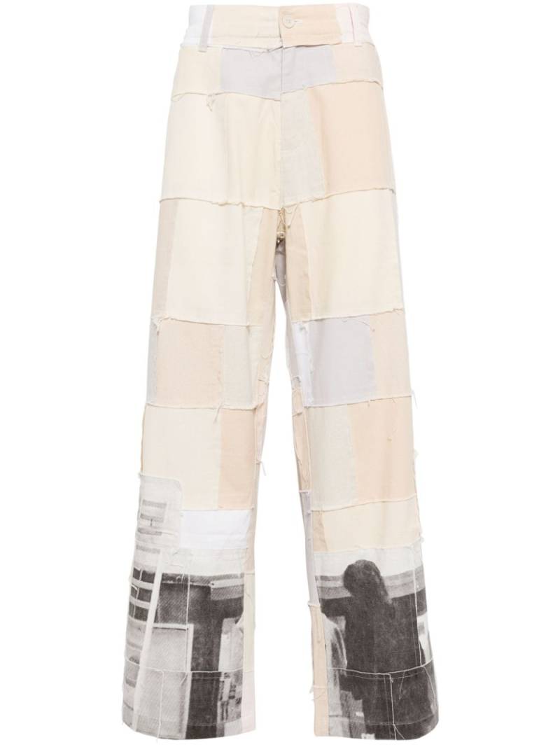 KidSuper graphic-print panelled design trousers - Neutrals von KidSuper