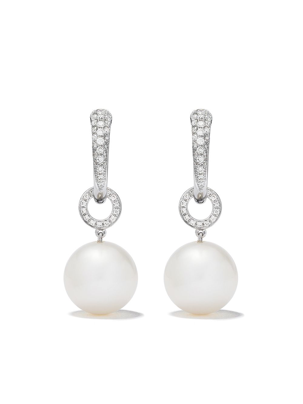 Kiki McDonough 18kt white gold Pearl Ball drop and diamond tapered hoop earrings von Kiki McDonough