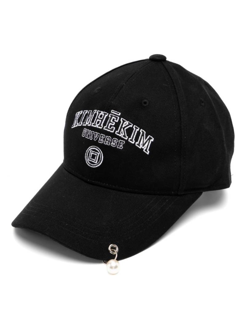 Kimhekim pearl pierced cap - Black von Kimhekim