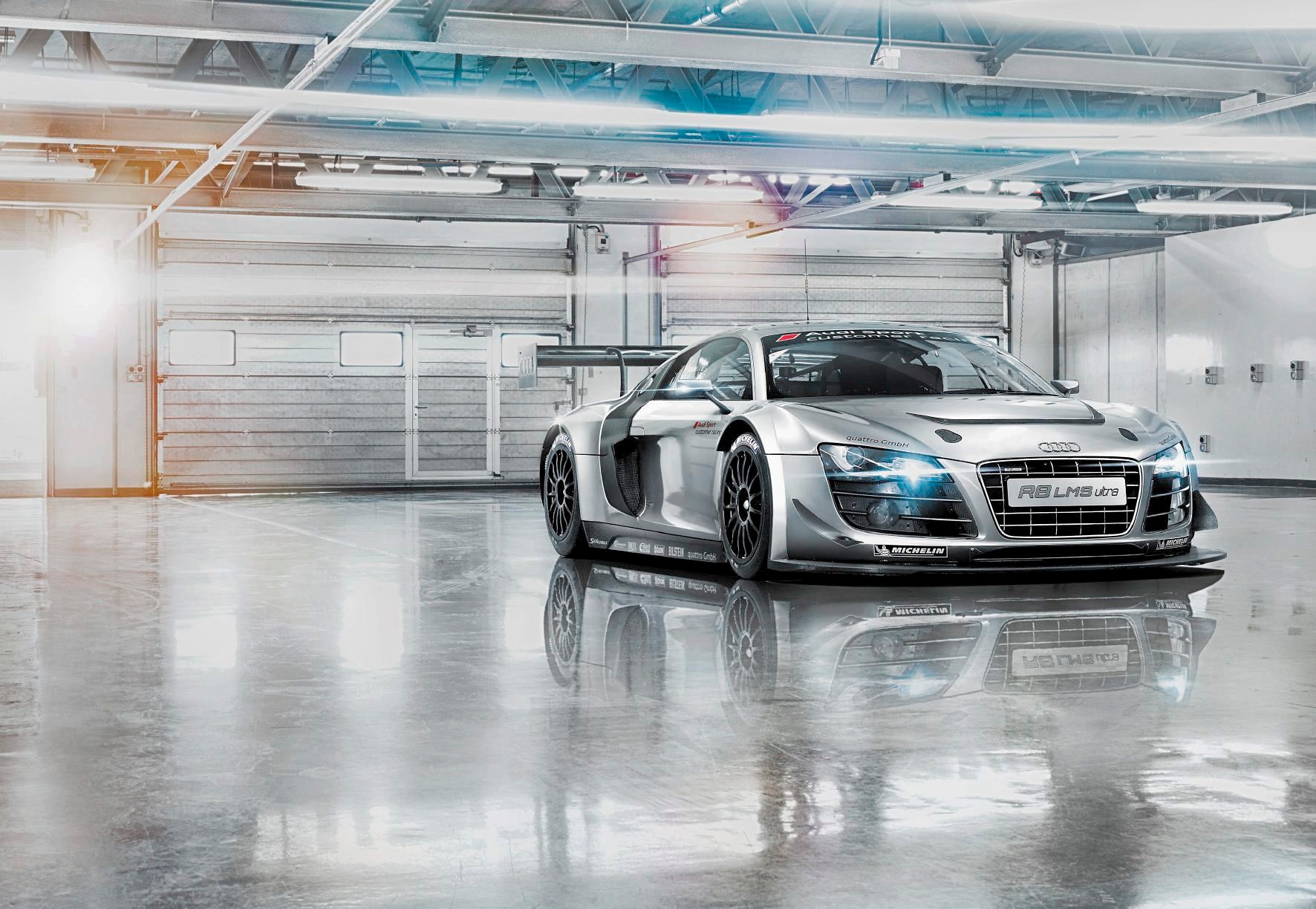 Komar Fototapete »Audi R8 Le Mans - Grösse 368 x 254 cm«, bedruckt, Wohnzimmer, Schlafzimmer von Komar