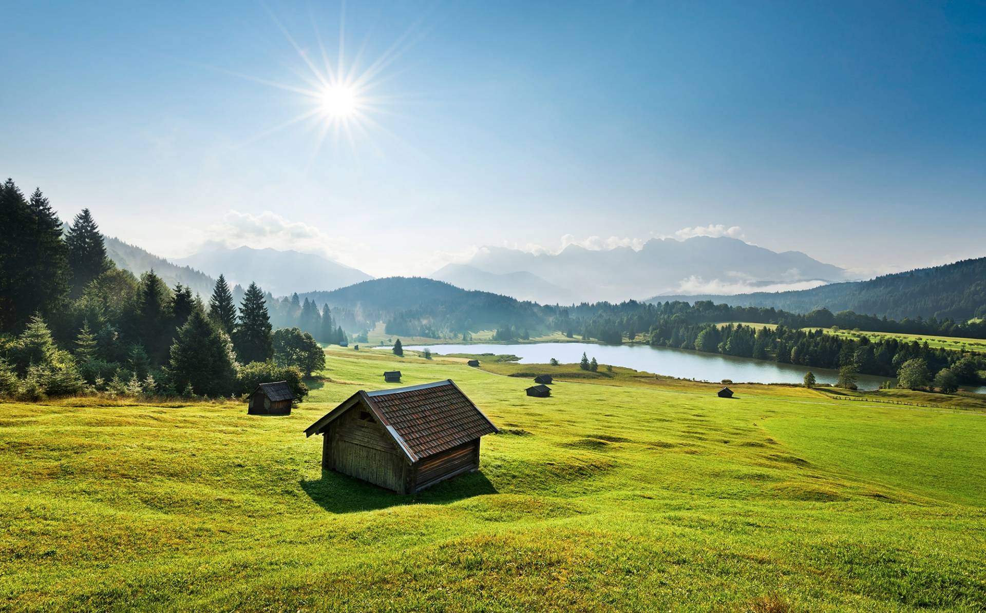 Komar Vliestapete »Digitaldruck Vlies - Bergwiese vor Karwendel - Grösse 450 x 280 cm«, bedruckt, Wohnzimmer, Schlafzimmer von Komar