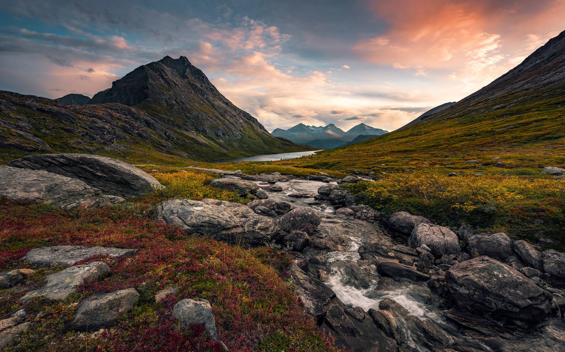 Komar Vliestapete »Schroffes Paradies«, 450x280 cm (Breite x Höhe), Wohnzimmer, Schlafzimmer von Komar