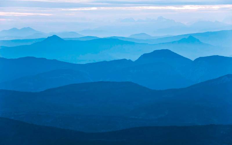 Komar Vliestapete »Blue Mountain«, (Breite x Höhe), Vliestapete, 100 cm Bahnbreite von Komar