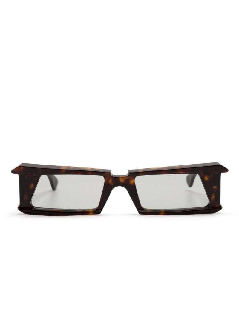 Kuboraum tortoiseshell sculpted-frame sunglasses - Brown von Kuboraum
