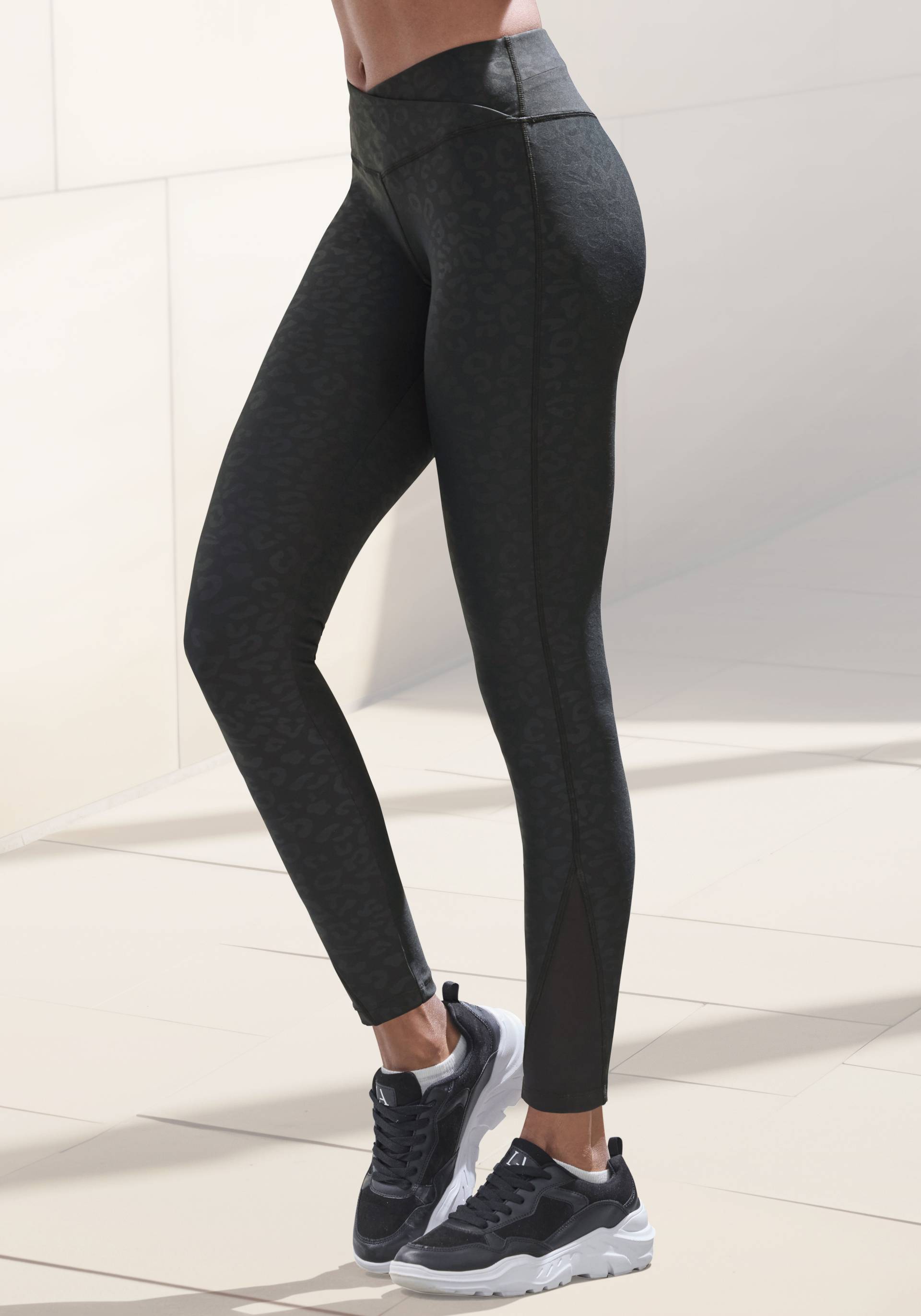 LASCANA ACTIVE Funktionsleggings »/Sportleggings«, mit V-förmigen Bündchen in Leo-Optik von LASCANA ACTIVE