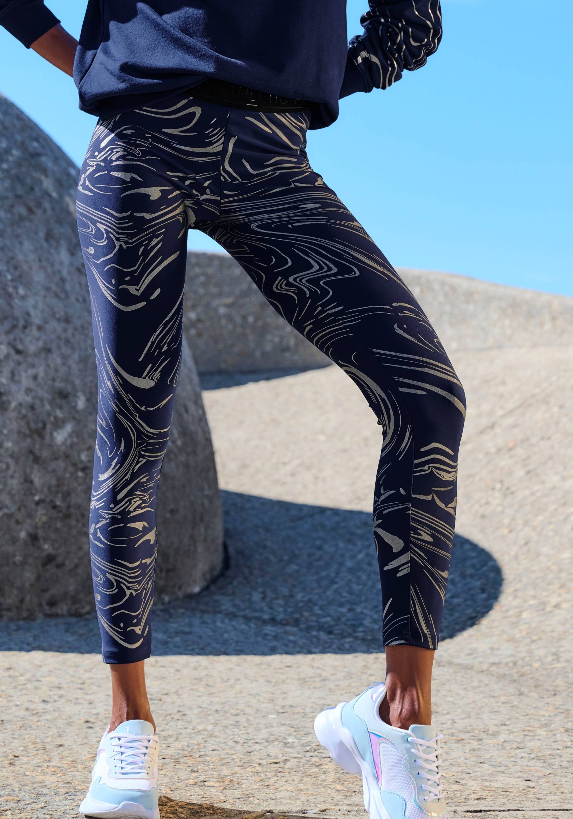 LASCANA ACTIVE Funktionsleggings »-Sportleggings«, mit glänzendem Print und 3D Schriftzug von LASCANA ACTIVE