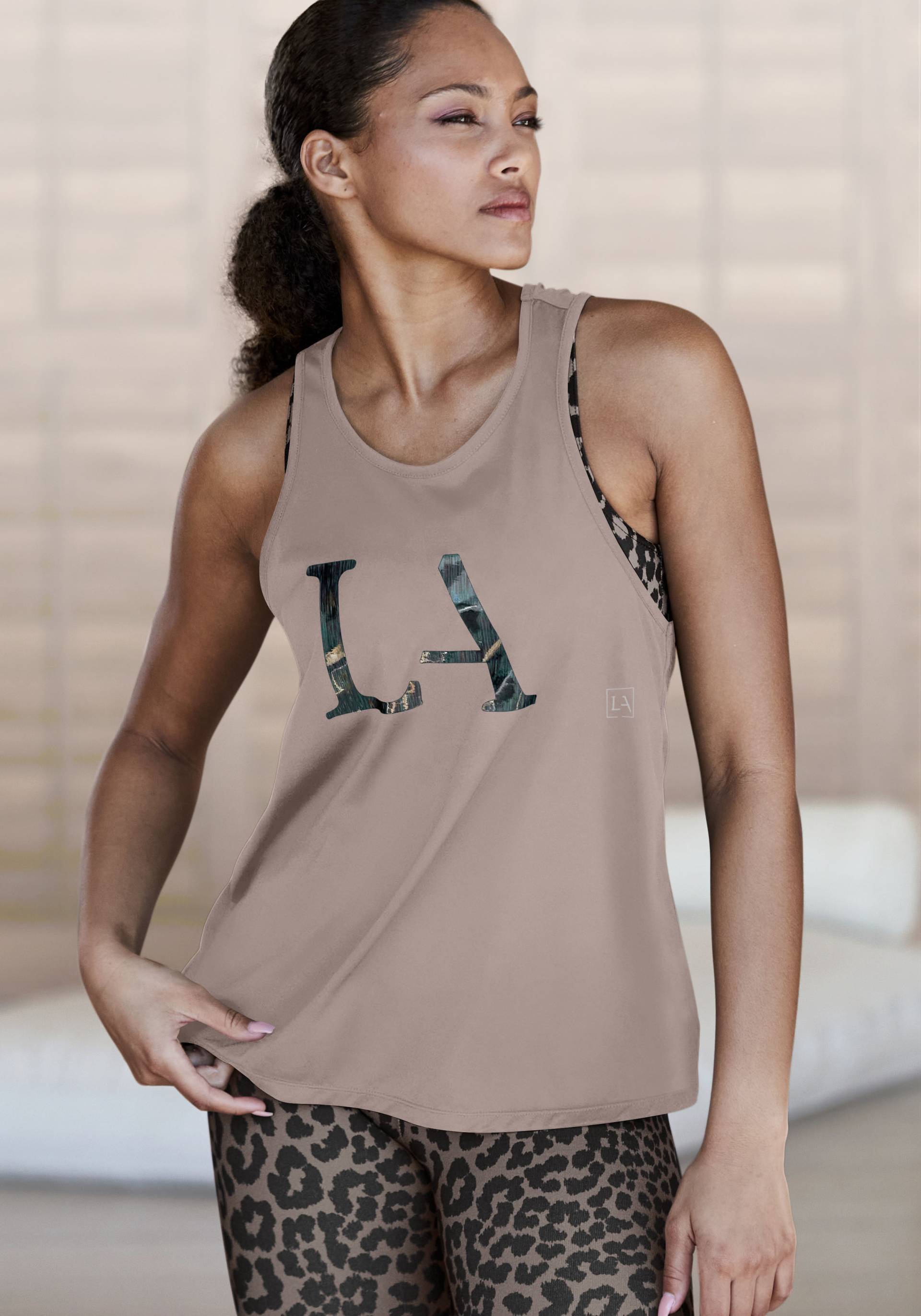 LASCANA ACTIVE Funktionsshirt, mit Cut out im Rücken LASCANA ACTIVE Funktionsshirt, mit Cut out im Rücken von LASCANA ACTIVE