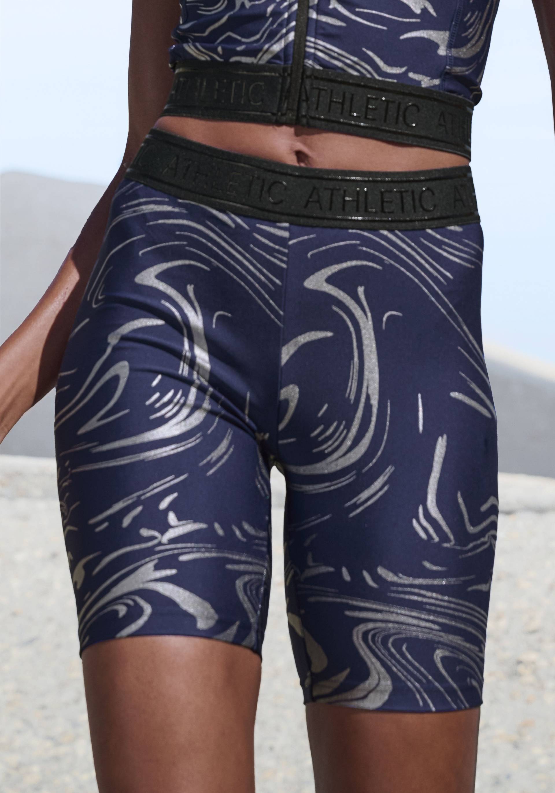 LASCANA ACTIVE Funktionsshorts, mit glänzendem 3D Schriftzug auf dem Bund von LASCANA ACTIVE