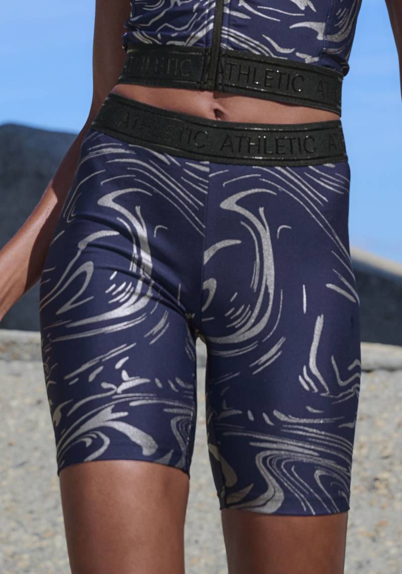 LASCANA ACTIVE Funktionsshorts, mit glänzendem 3D Schriftzug auf dem Bund von LASCANA ACTIVE