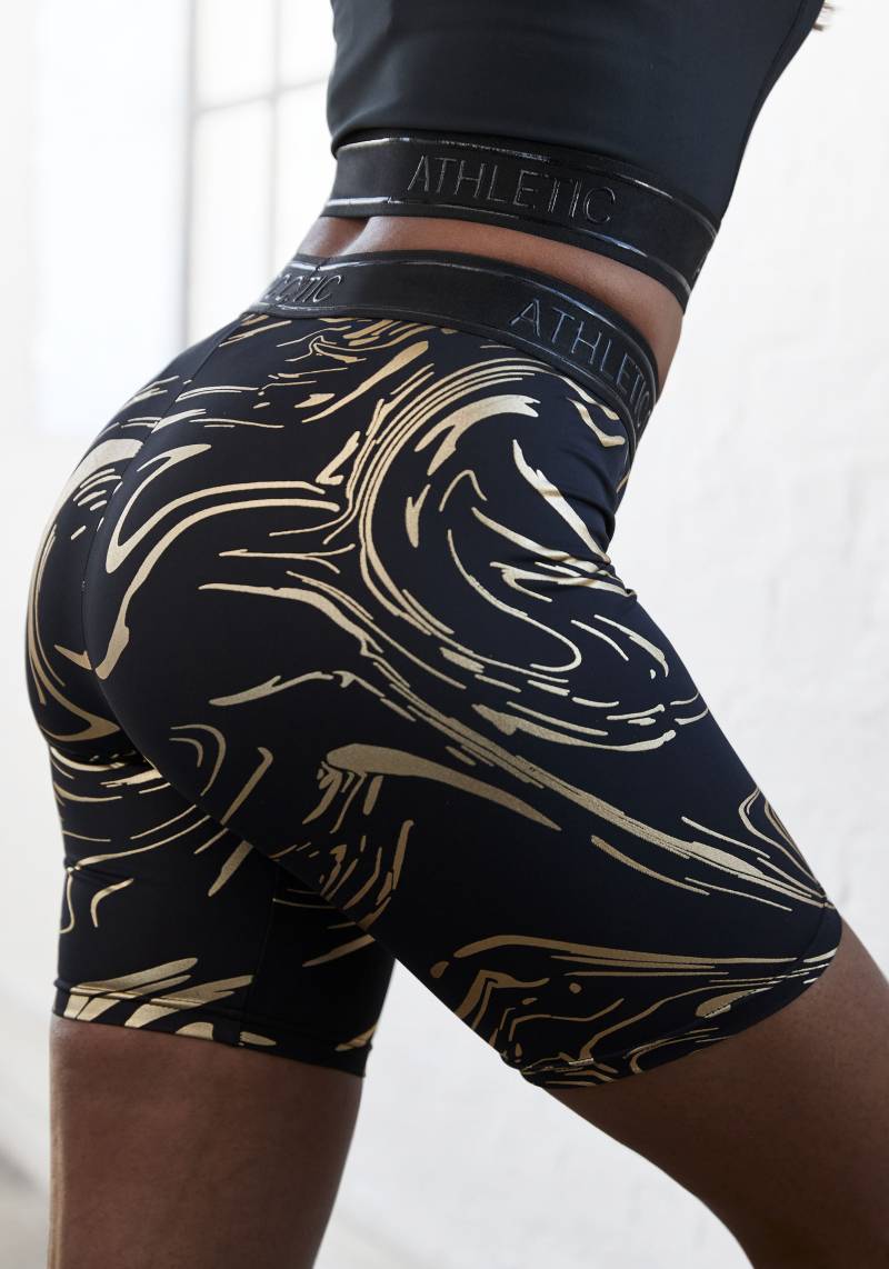 LASCANA ACTIVE Funktionsshorts, Radlerhose mit glänzendem 3D Schriftzug auf dem Bund von LASCANA ACTIVE