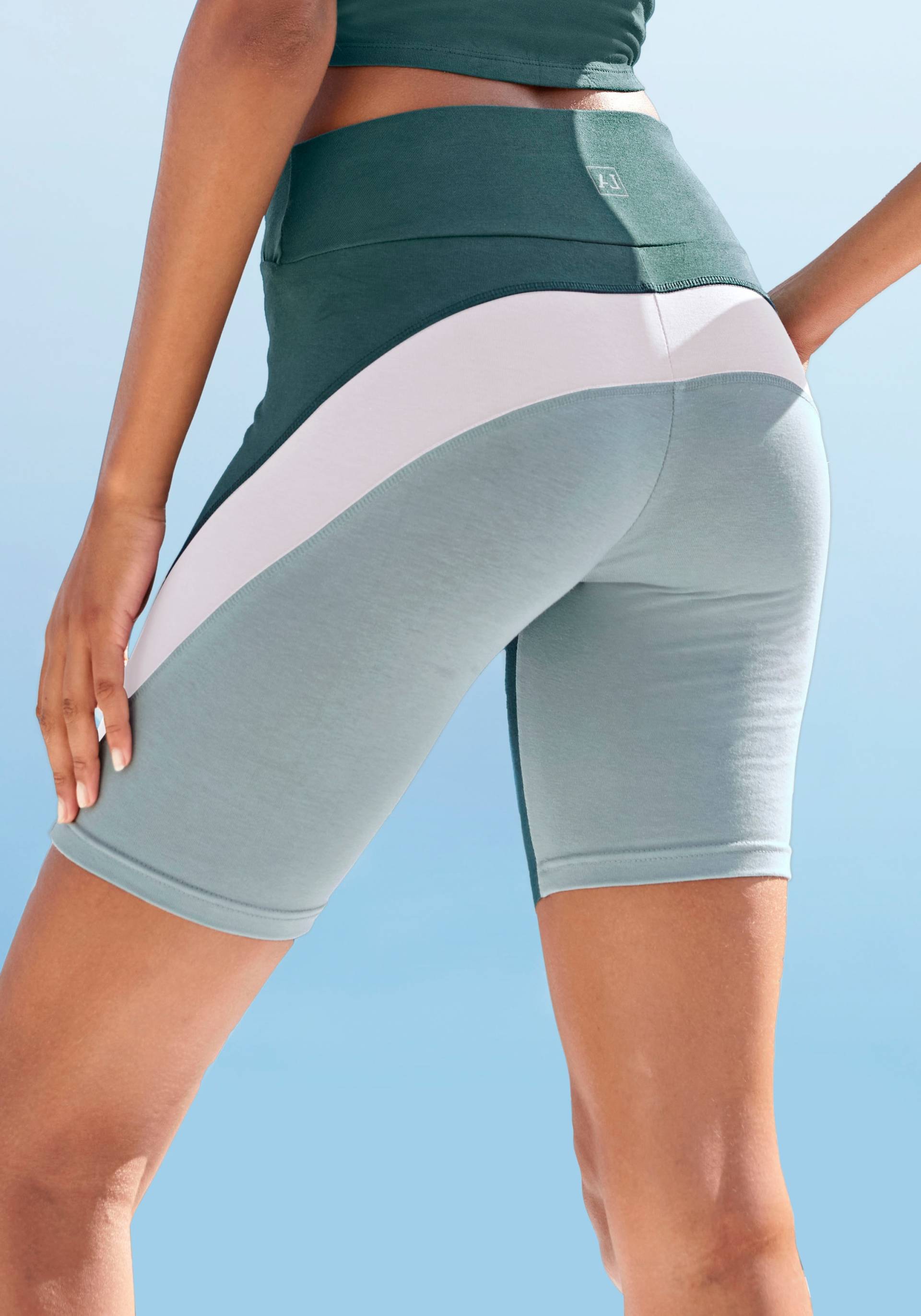 LASCANA ACTIVE Radlerhose, Sporthose mit breitem V-Bündchen von LASCANA ACTIVE