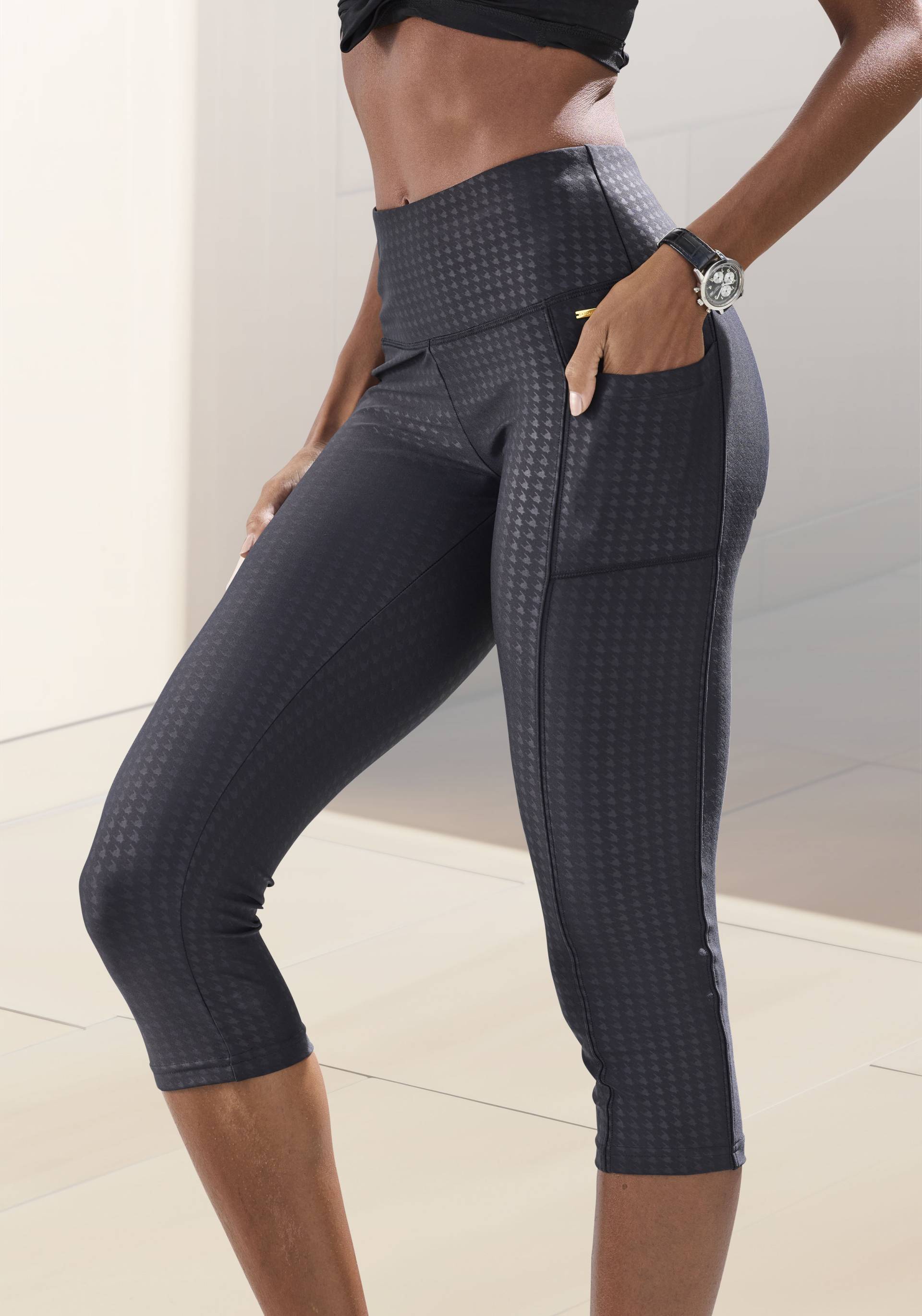 LASCANA Caprileggings, Sporthose im Allover-Druck LASCANA Caprileggings, Sporthose im Allover-Druck von LASCANA