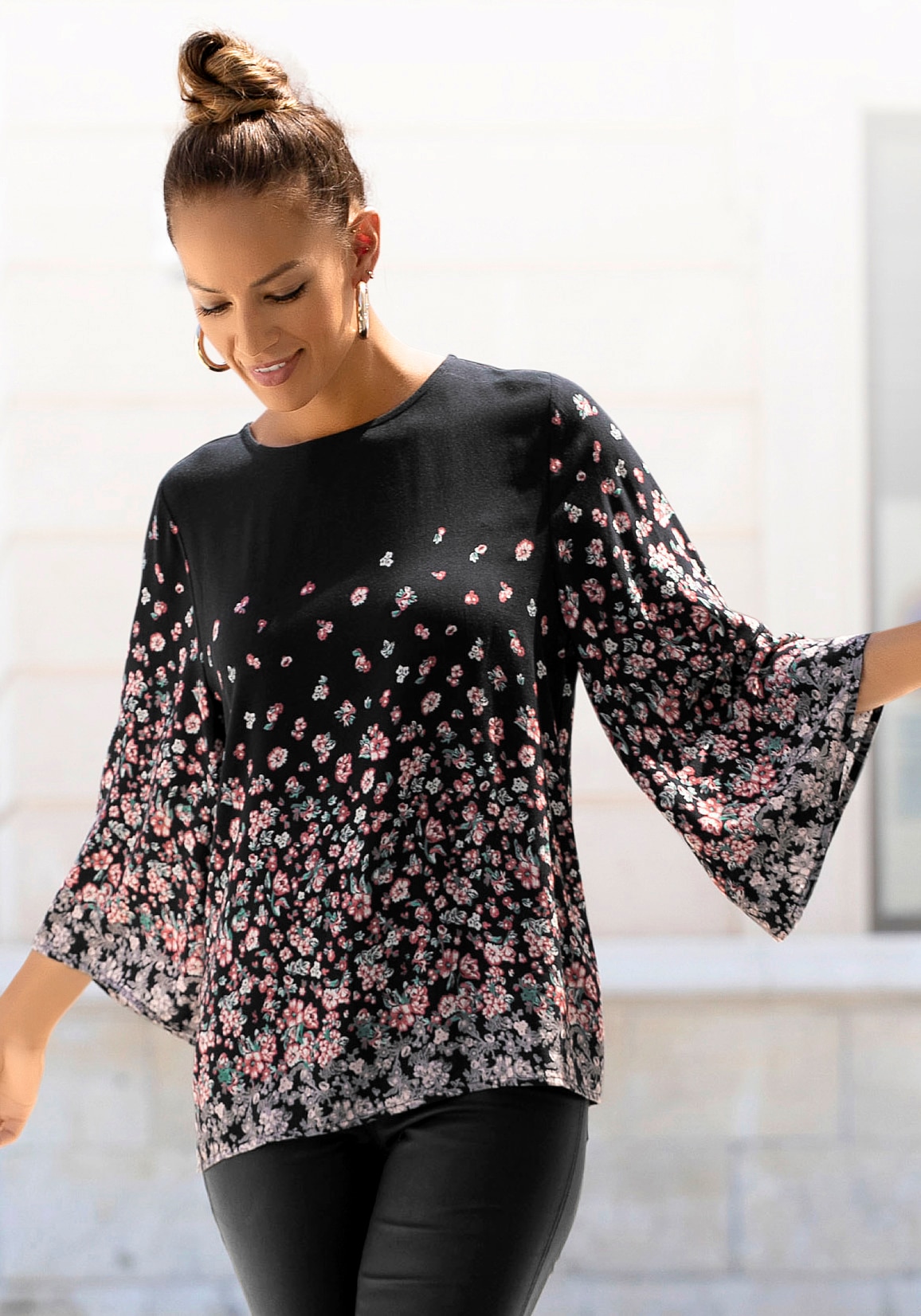 LASCANA Druckbluse, mit Blumendruck und Trompetenärmel, Blusenshirt, elegant von LASCANA