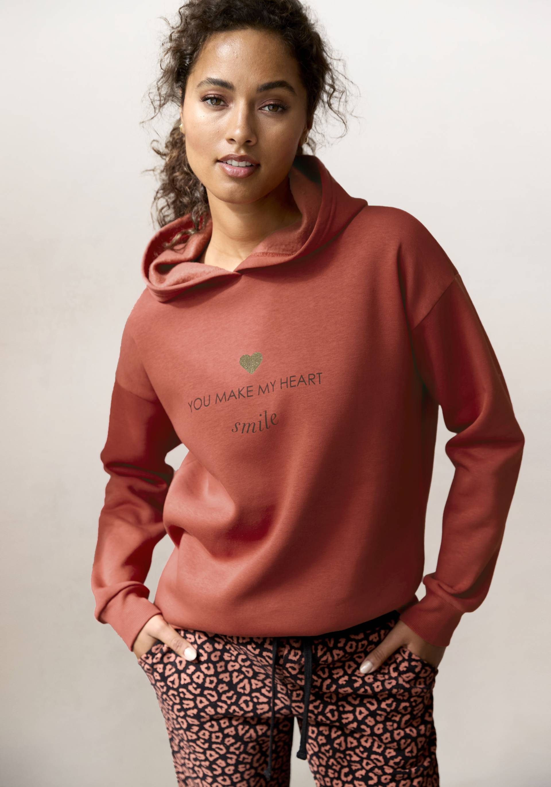 LASCANA Hoodie, Lounge-/Kapuzenpullover mit Print vorne, Loungewear LASCANA Hoodie, Lounge-/Kapuzenpullover mit Print vorne, Loungewear von LASCANA
