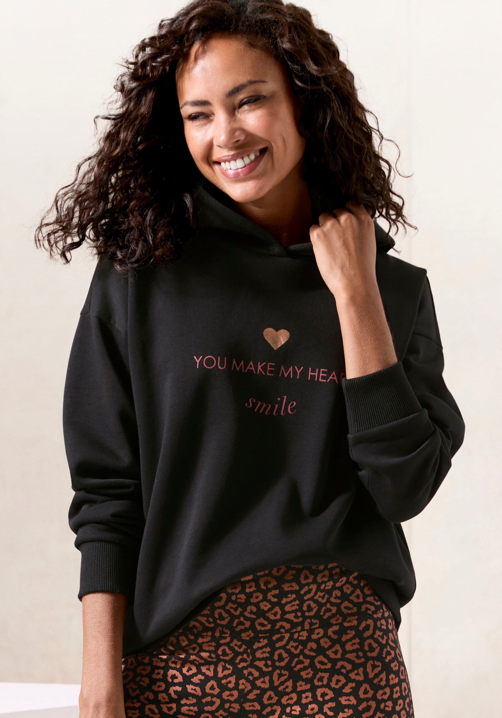 LASCANA Hoodie, Lounge-/Kapuzenpullover mit Print vorne, Loungewear LASCANA Hoodie, Lounge-/Kapuzenpullover mit Print vorne, Loungewear von LASCANA