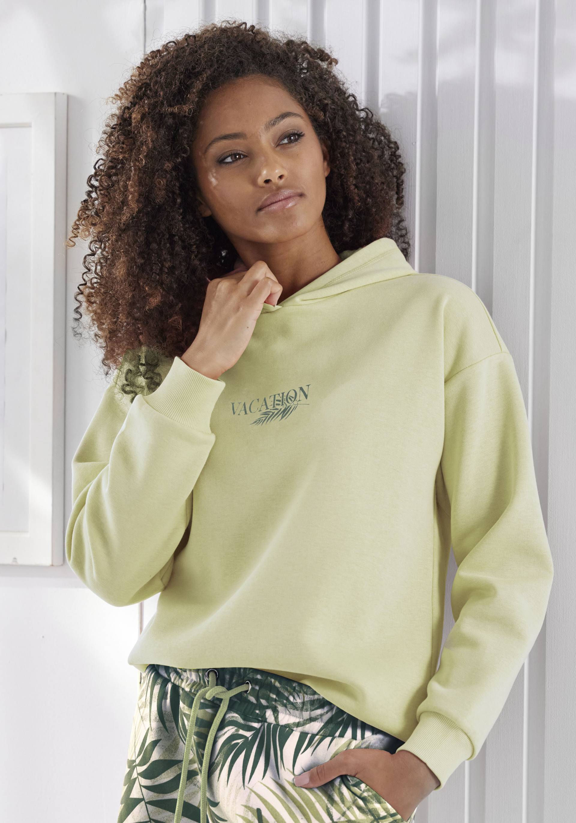 LASCANA Hoodie »-Kapuzensweatshirt, Loungeshirt«, mit Frontprint, Loungewear von LASCANA