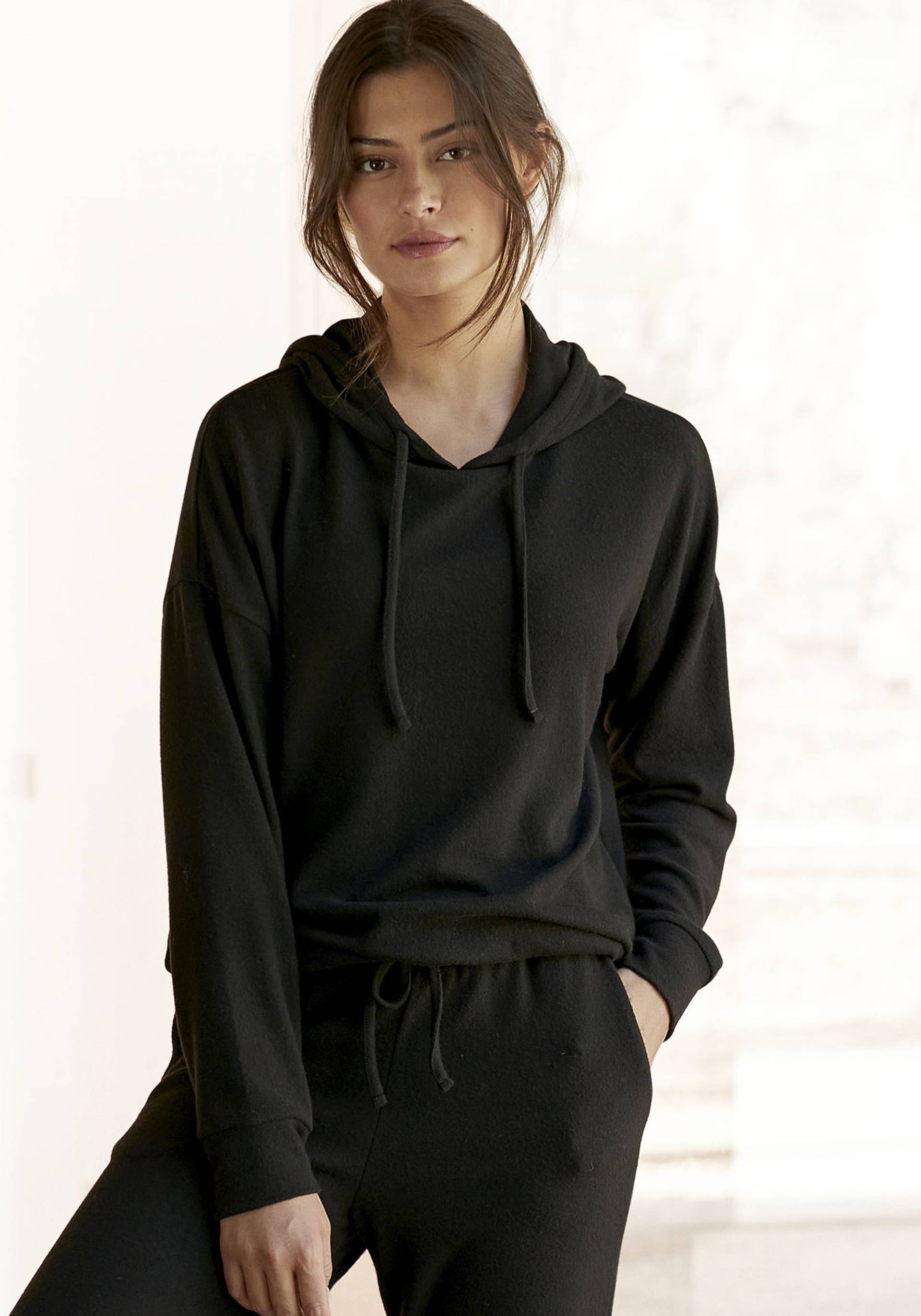 LASCANA Kapuzenpullover »-Loungepullover«, in lässiger Form, Loungewear von LASCANA