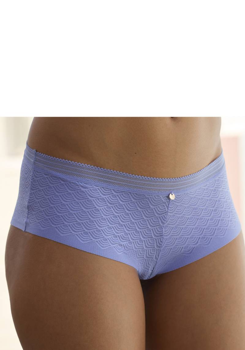 LASCANA Panty, aus Spitze in moderner Optik mit extraflachen Kanten von LASCANA