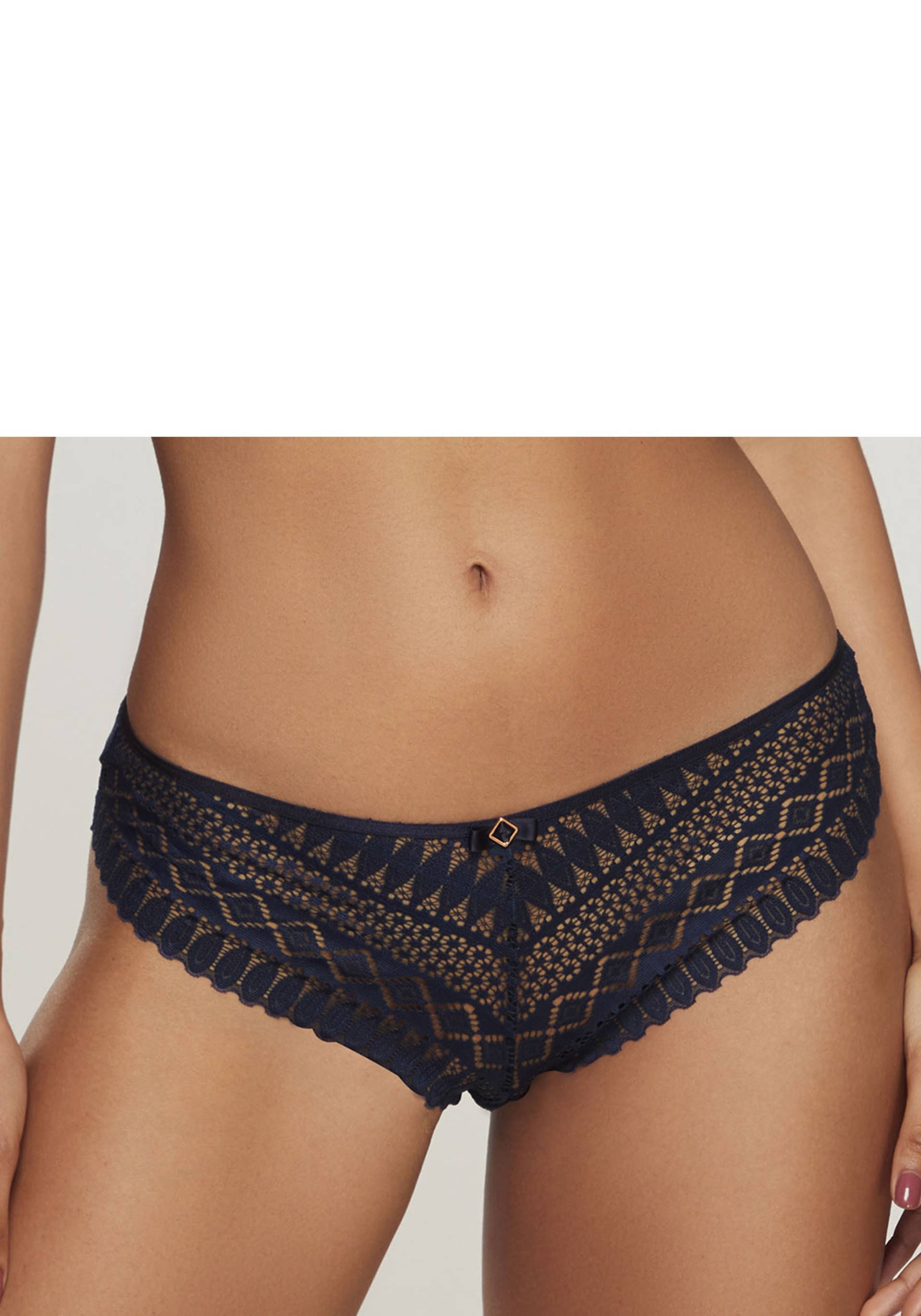 LASCANA Panty »Nina«, mit edlem Schmuckaccessoire von LASCANA