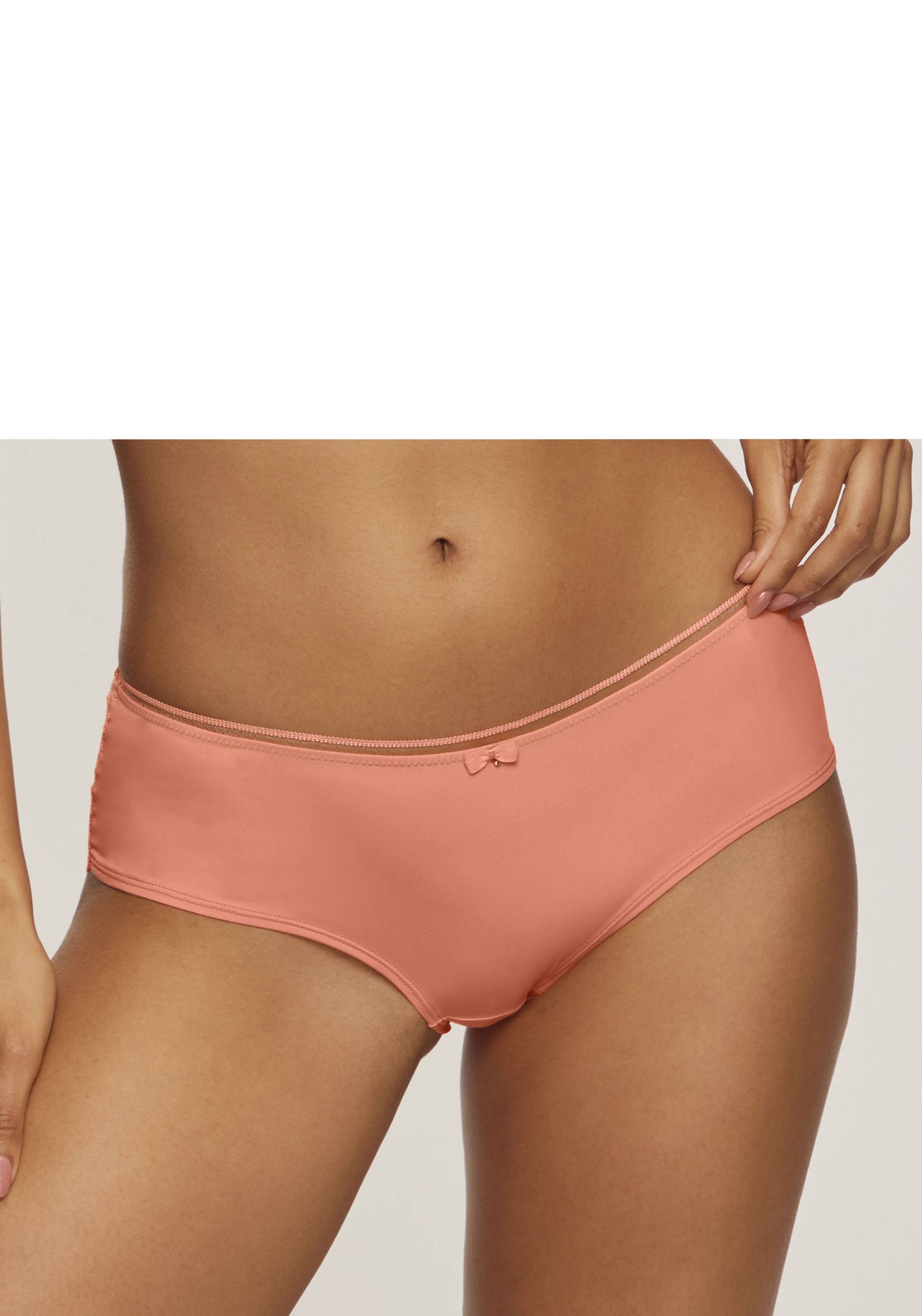 LASCANA Panty »Tiziana«, mit modischer Zierkante und hübschen Accessoires von LASCANA