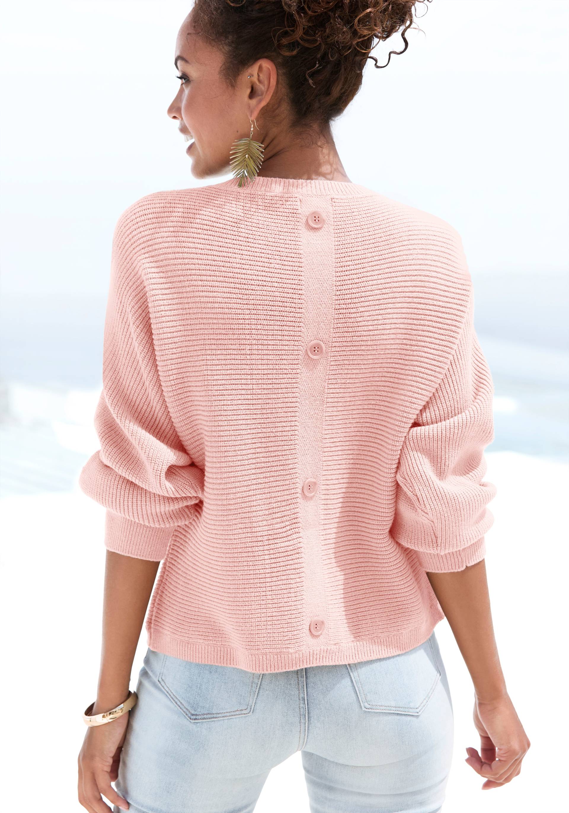 LASCANA Rundhalspullover, mit Zierknöpfen hinten, lockerer Strickpullover LASCANA Rundhalspullover, mit Zierknöpfen hinten, lockerer Strickpullover von LASCANA