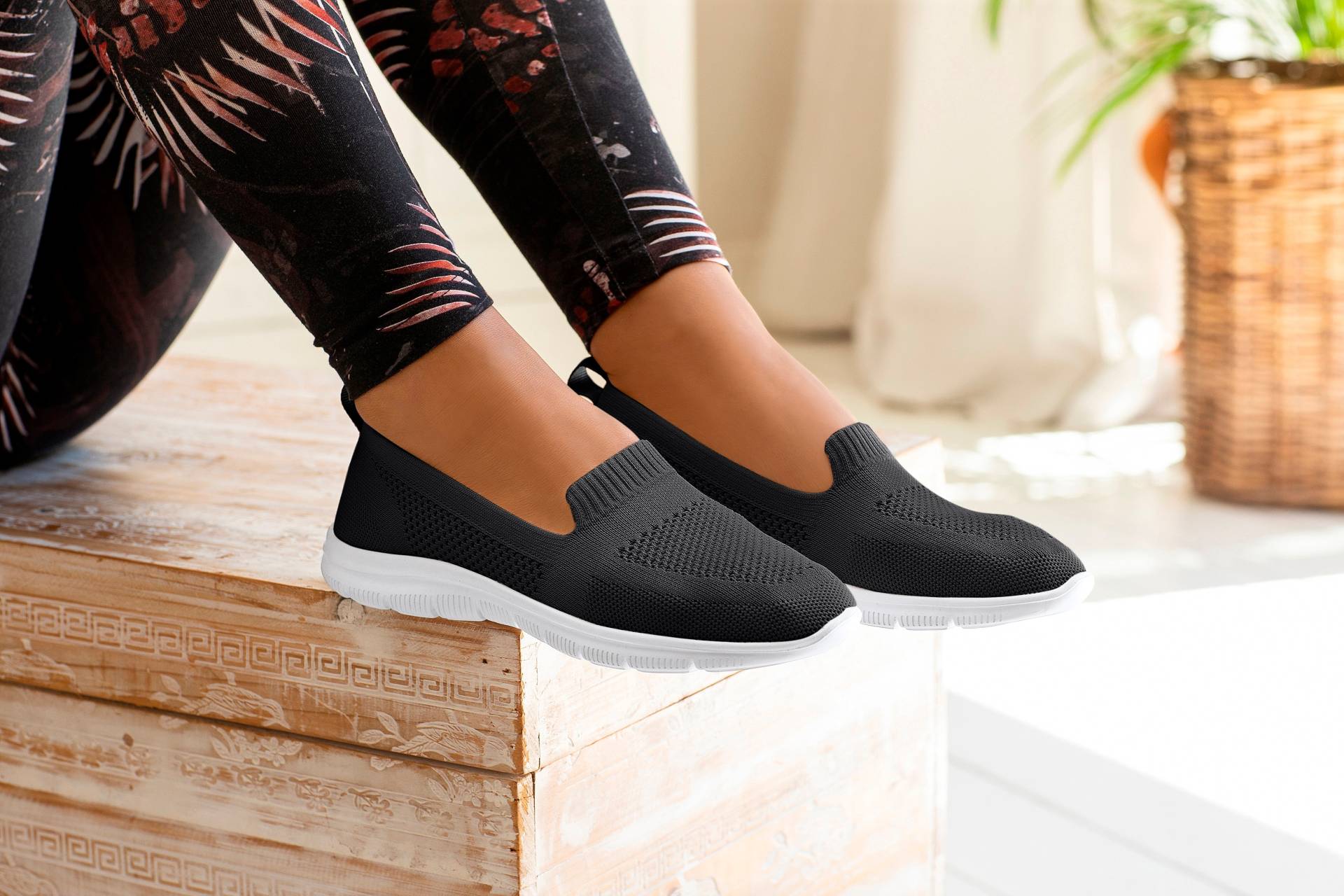 LASCANA Slipper, Slip-On-Sneaker, Halbschuh, ultraleichter Sneaker, VEGAN von LASCANA