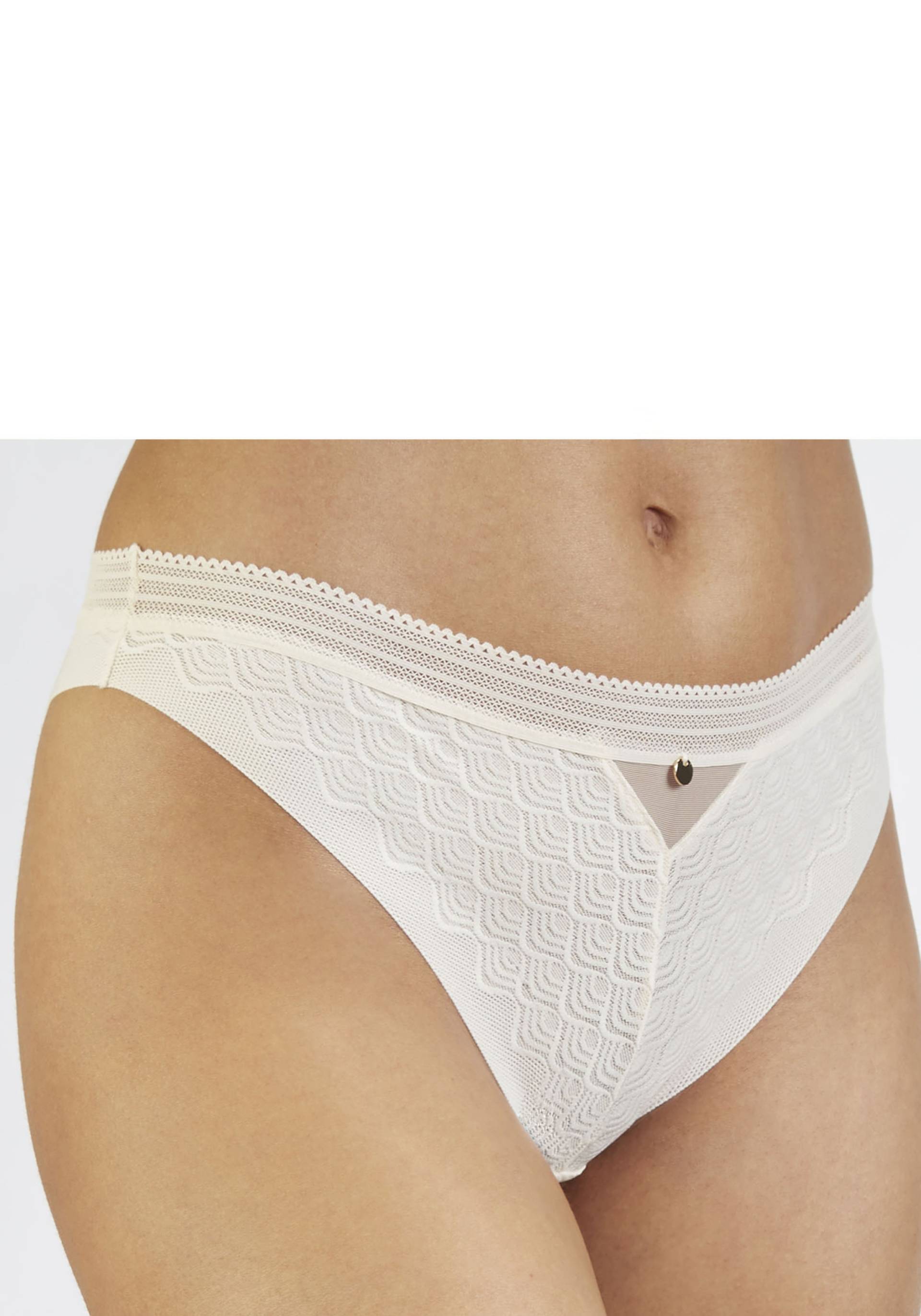 LASCANA String, aus Spitze in moderner Optik mit extraflachen Kanten LASCANA String, aus Spitze in moderner Optik mit extraflachen Kanten von LASCANA