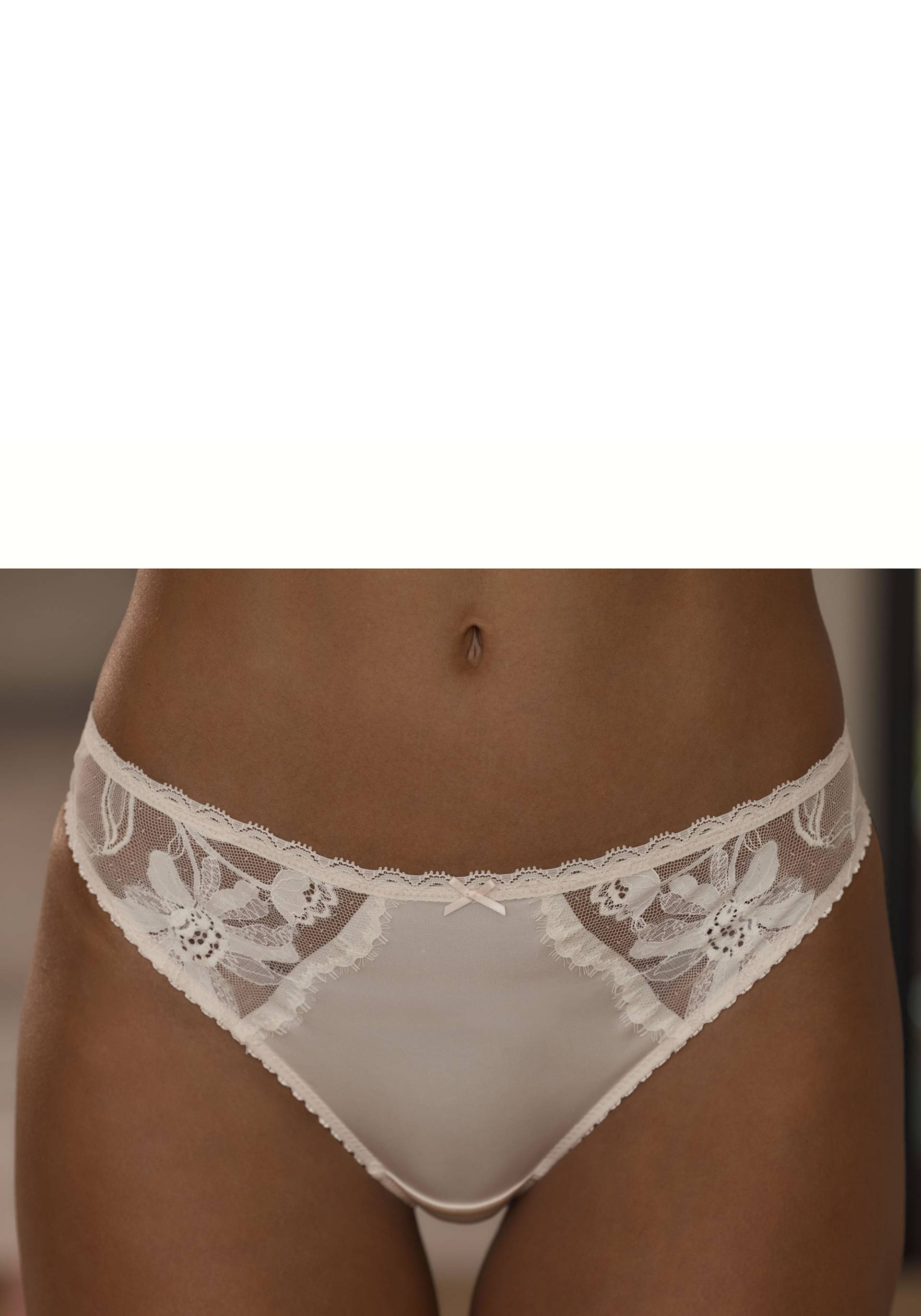 LASCANA String, aus seidigem Material und edler Jacquardspitze LASCANA String, aus seidigem Material und edler Jacquardspitze von LASCANA
