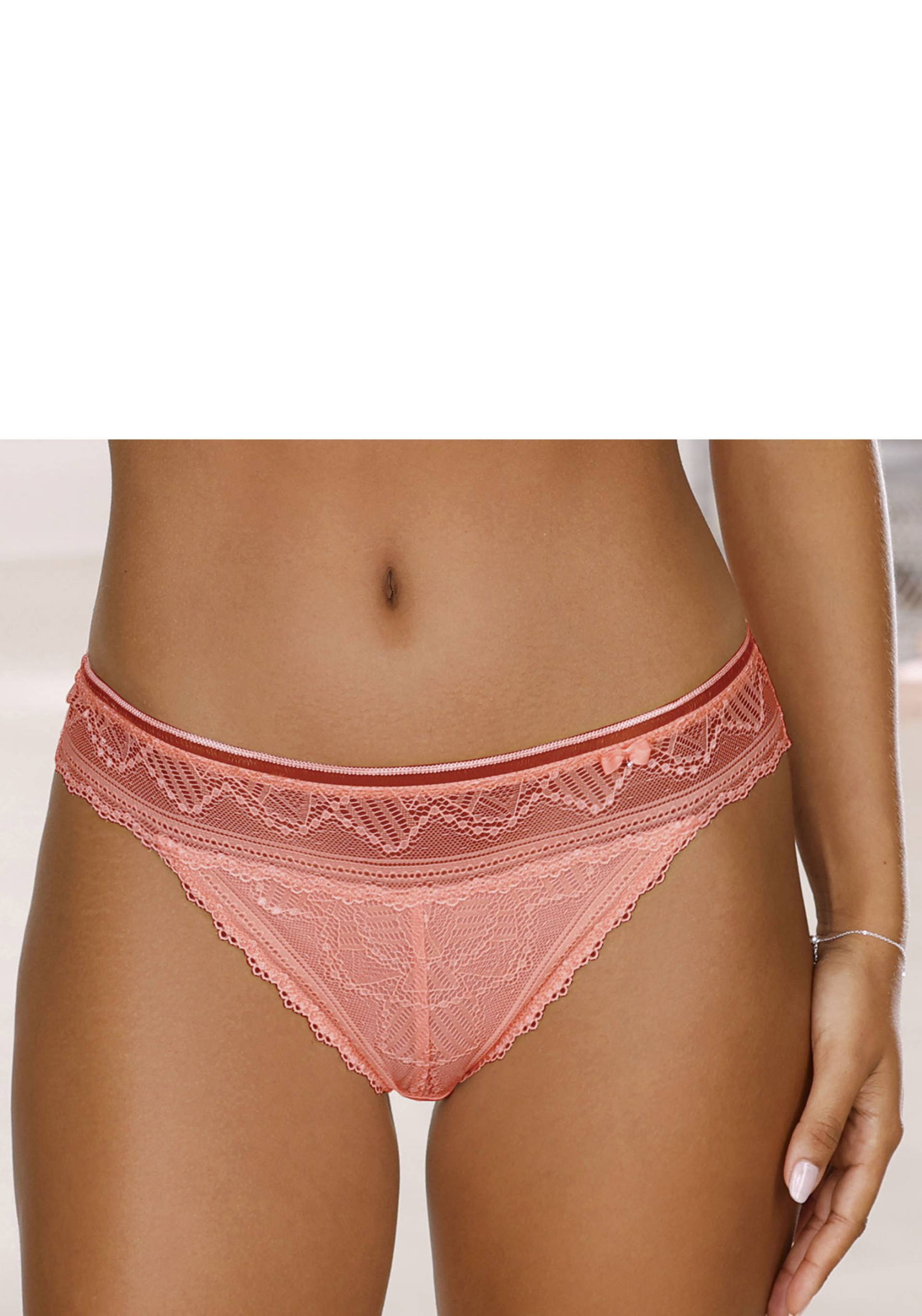 LASCANA String »Tiziana«, mit anteilig recycelter Spitze LASCANA String »Tiziana«, mit anteilig recycelter Spitze von LASCANA