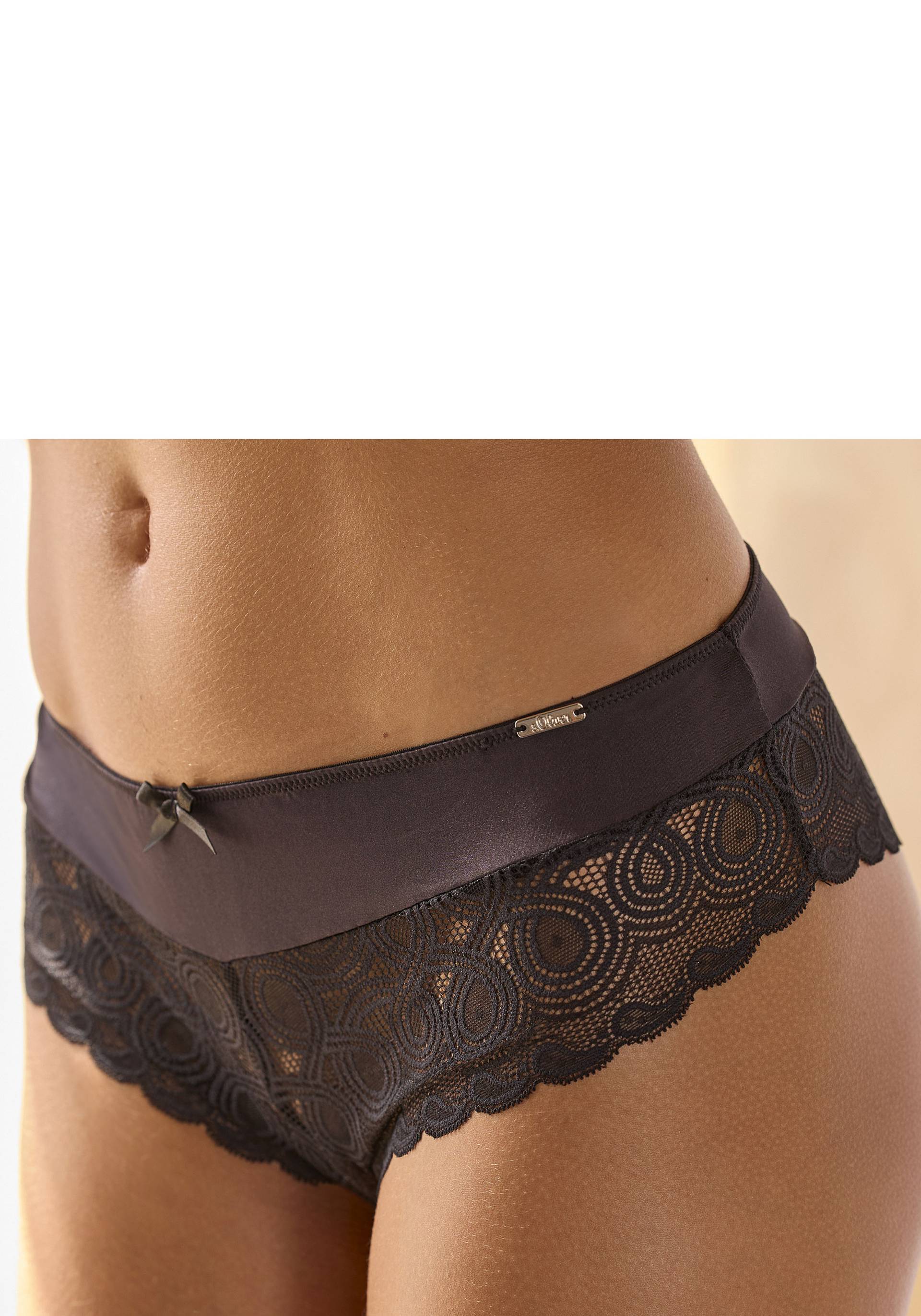 LASCANA Stringpanty, mit extravaganter Spitze und Zierschleife LASCANA Stringpanty, mit extravaganter Spitze und Zierschleife von LASCANA