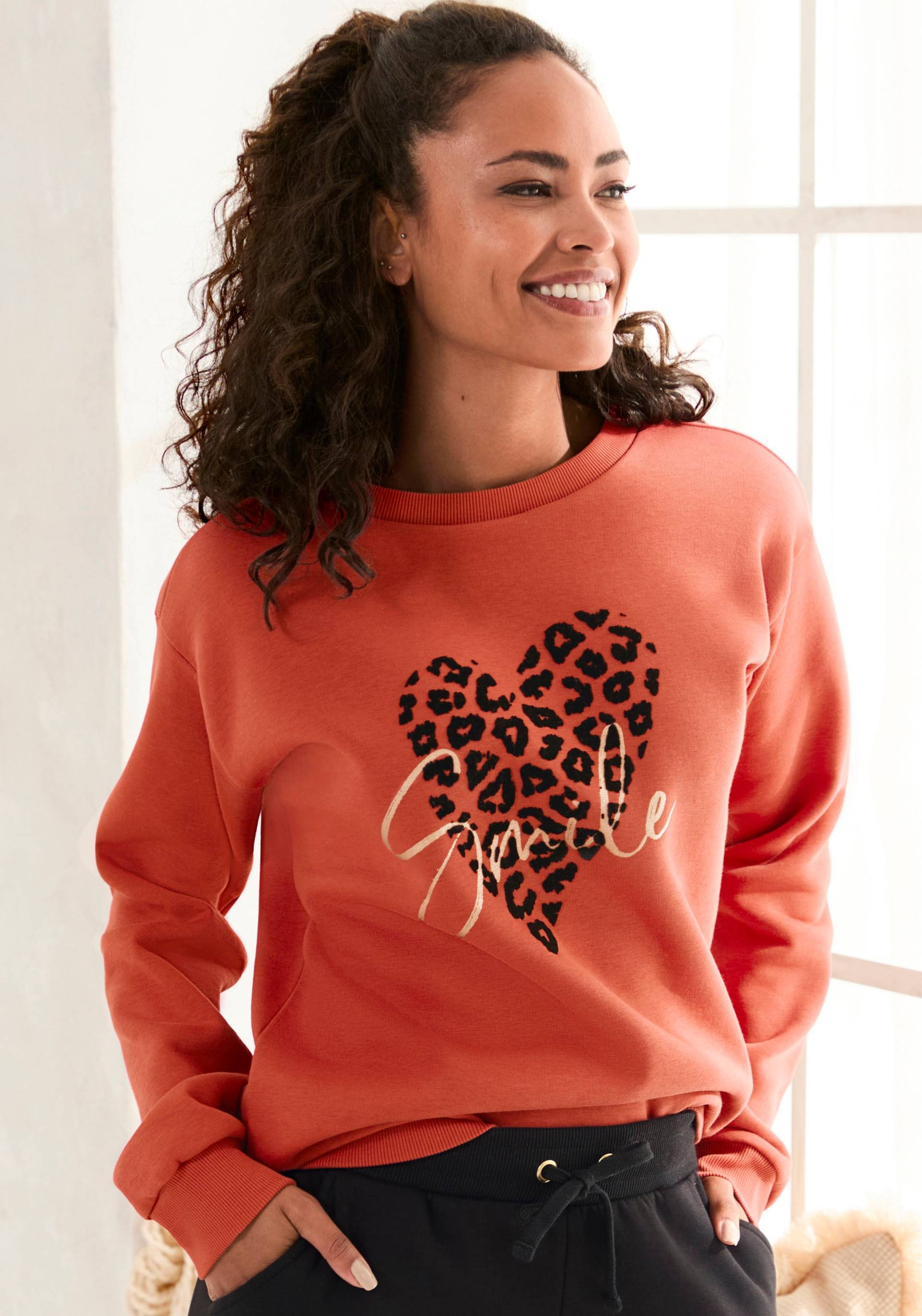 LASCANA Sweatshirt, Loungehirt mit Herz-Leo-Druck, Loungewear von LASCANA