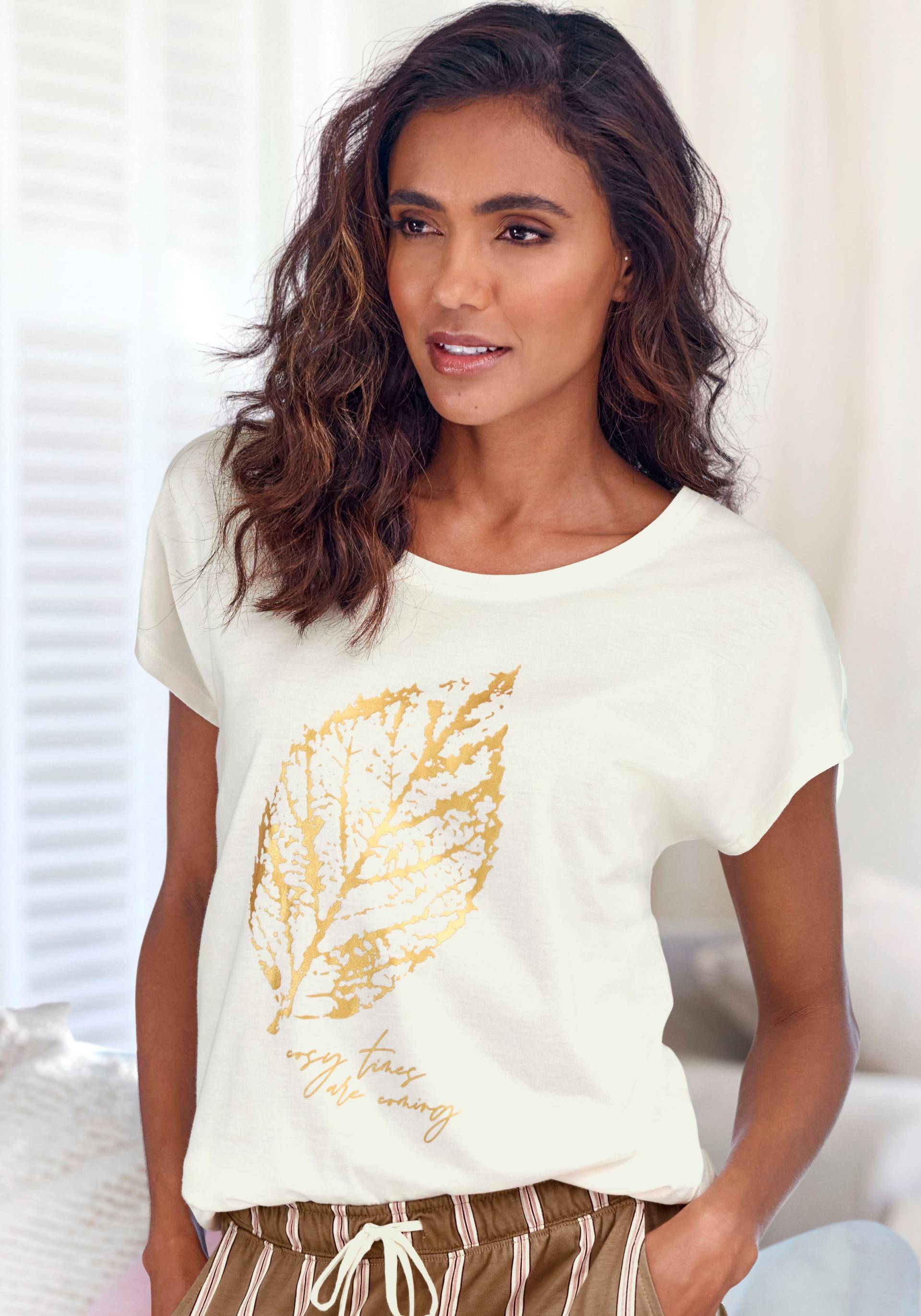 LASCANA T-Shirt, mit Folienprint von LASCANA