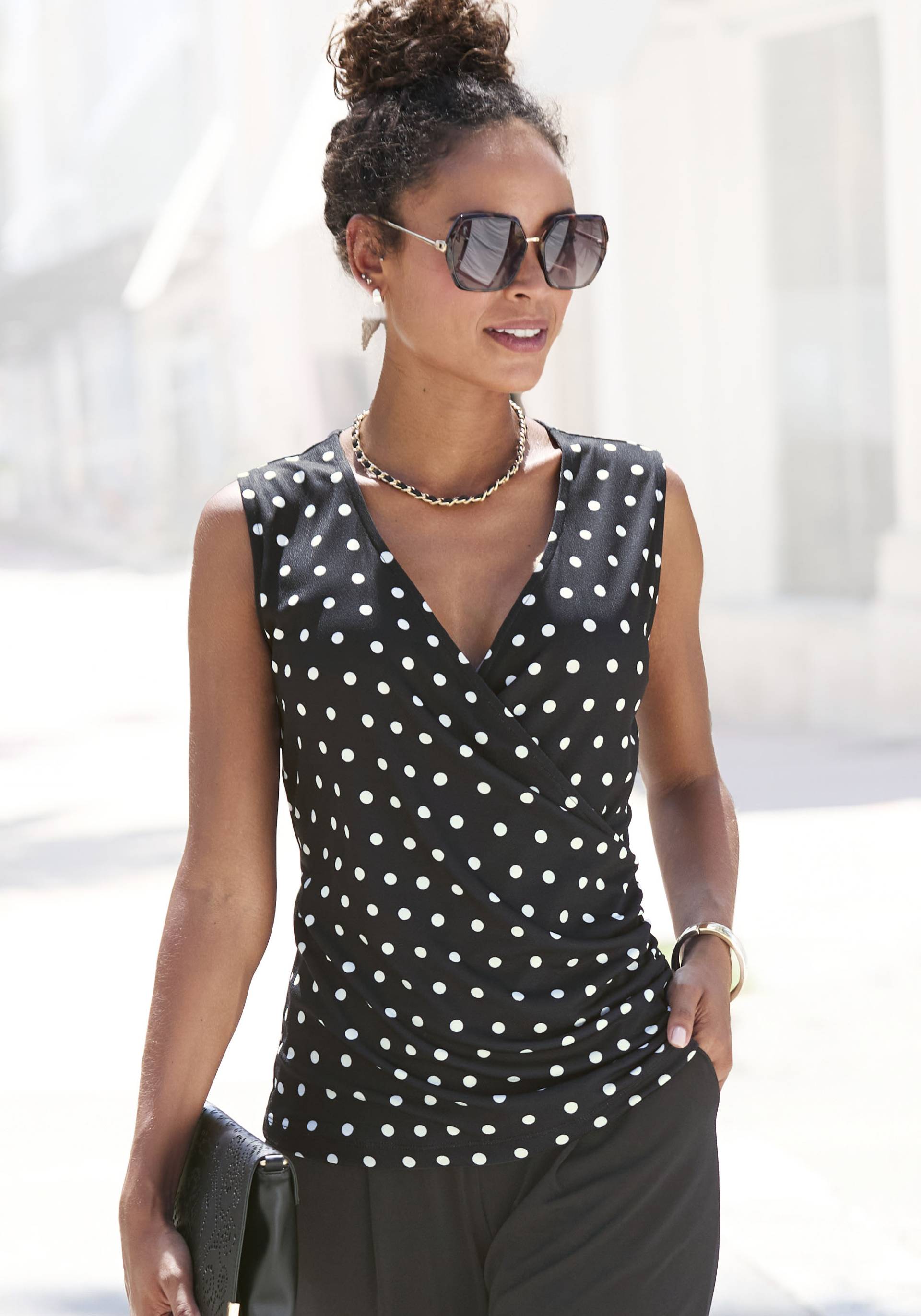 LASCANA Tanktop, in Wickeloptik, Blusentop mit Alloverdruck und seitlicher Raffung LASCANA Tanktop, in Wickeloptik, Blusentop mit Alloverdruck und seitlicher Raffung von LASCANA