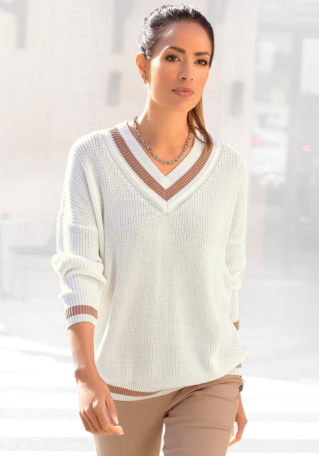 LASCANA V-Ausschnitt-Pullover, mit Streifen-Details, weicher Strickpullover, casual-chic von LASCANA