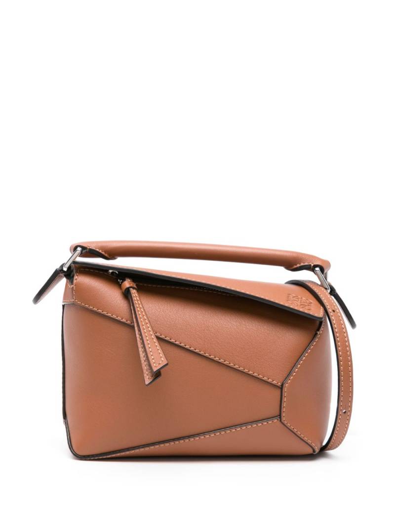 LOEWE LOEWE PUZZLE EDGE MINI LEATHER CROSSBODY - Brown von LOEWE