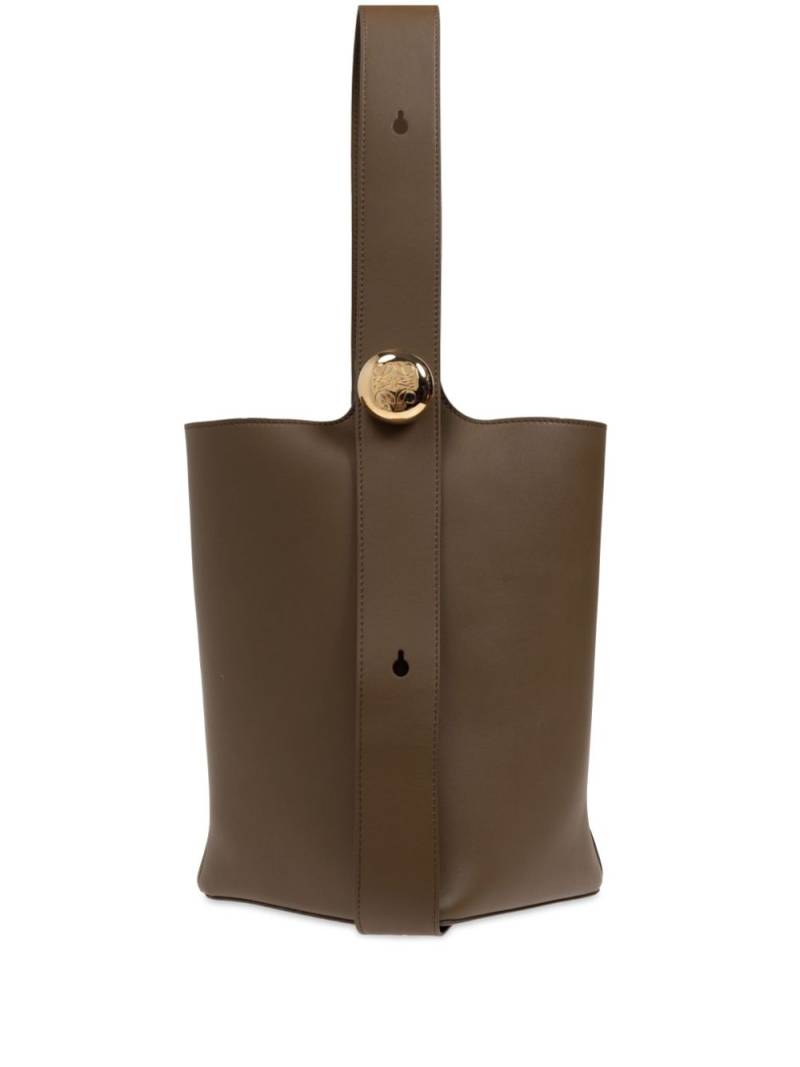 LOEWE mini Pebble bucket bag - Brown von LOEWE