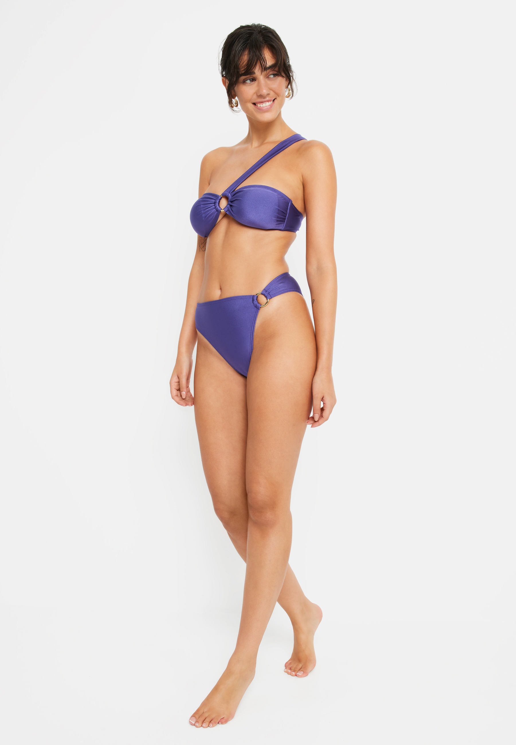 LSCN by LASCANA Bikini-Hose »Baila«, mit höher geschnittener Form und Zierring von LSCN by LASCANA