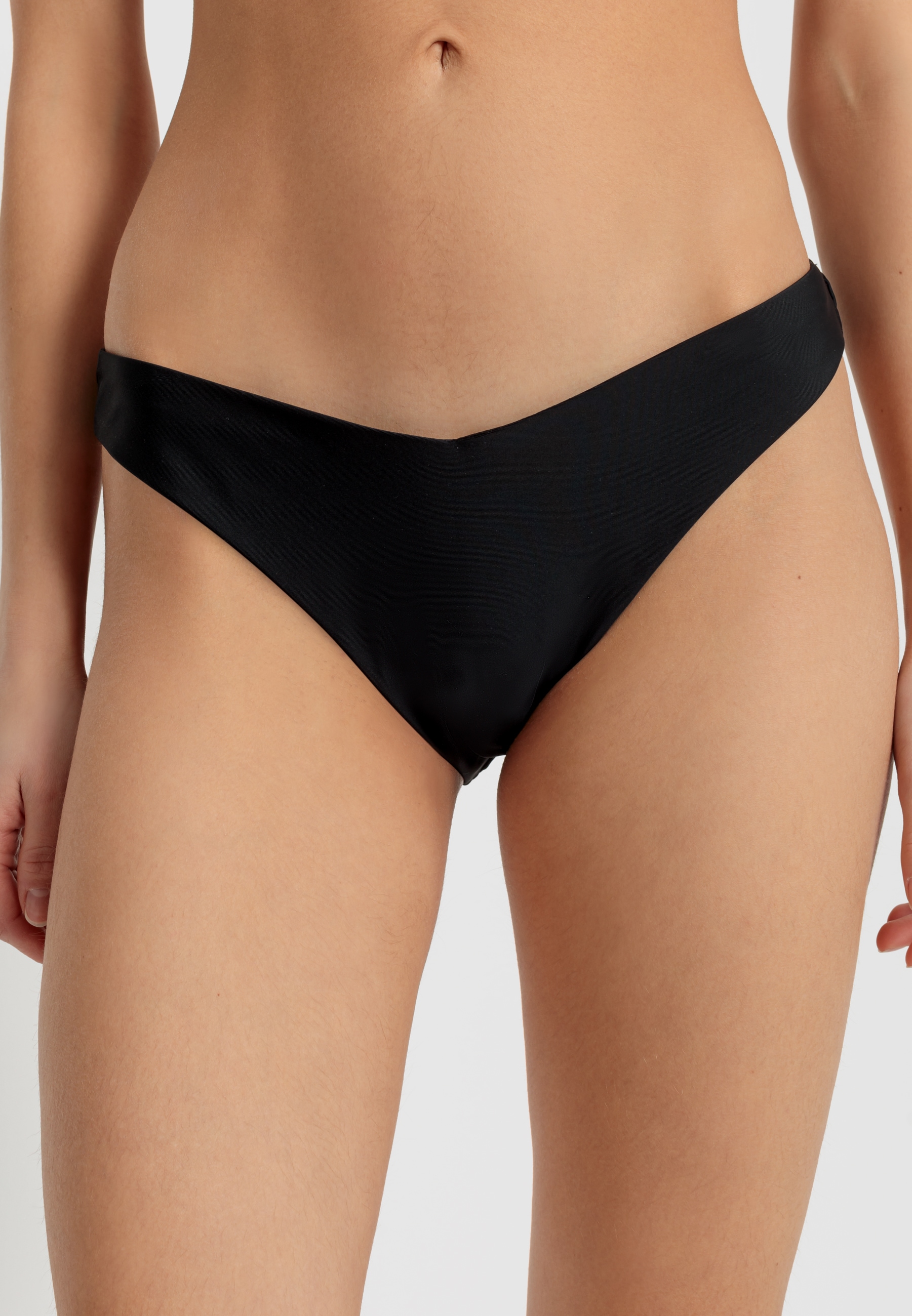 LSCN by LASCANA Bikini-Hose »Gina«, mit V-Bund LSCN by LASCANA Bikini-Hose »Gina«, mit V-Bund von LSCN by LASCANA